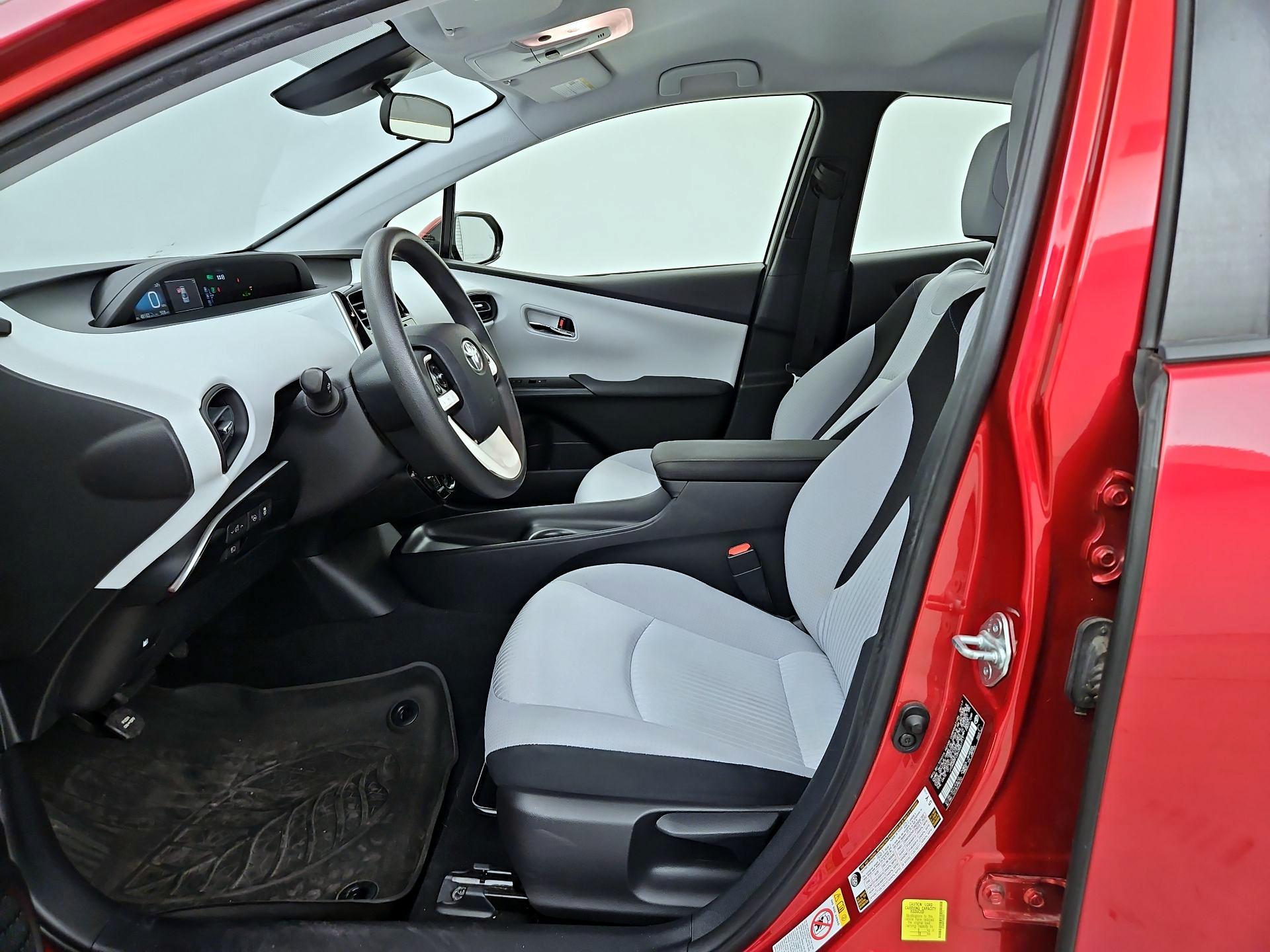 Thumbnail: 2017 Toyota Prius - 11