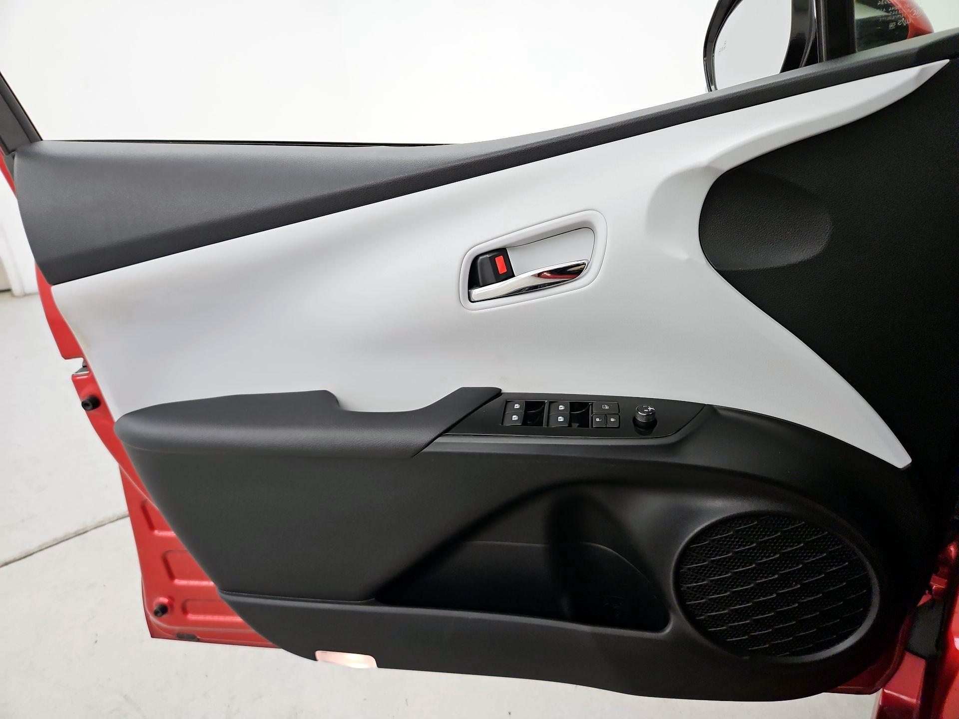 Thumbnail: 2017 Toyota Prius - 12