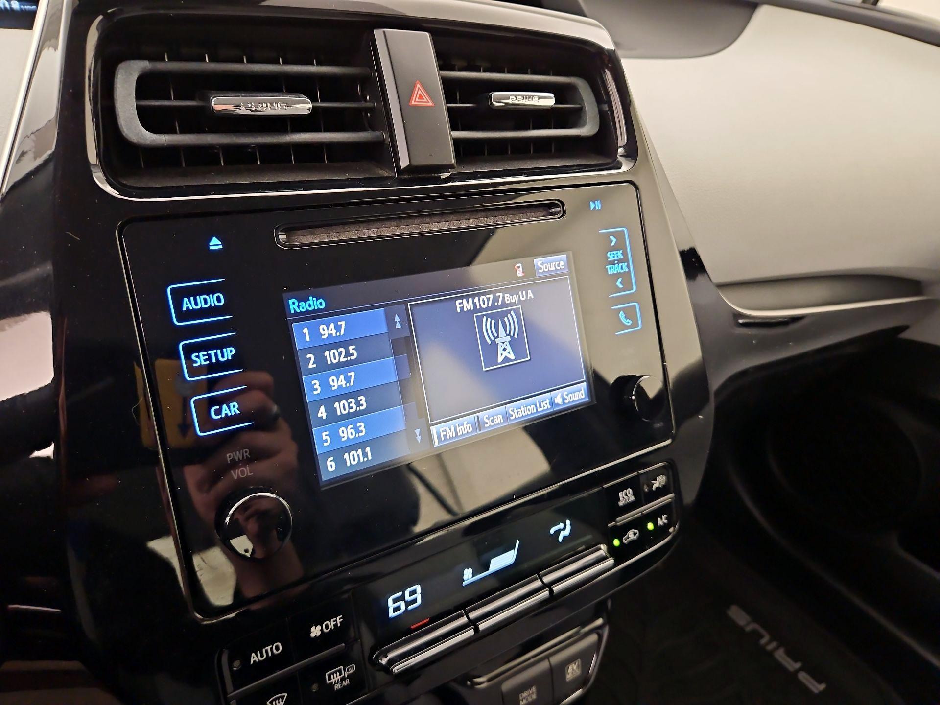 Thumbnail: 2017 Toyota Prius - 15