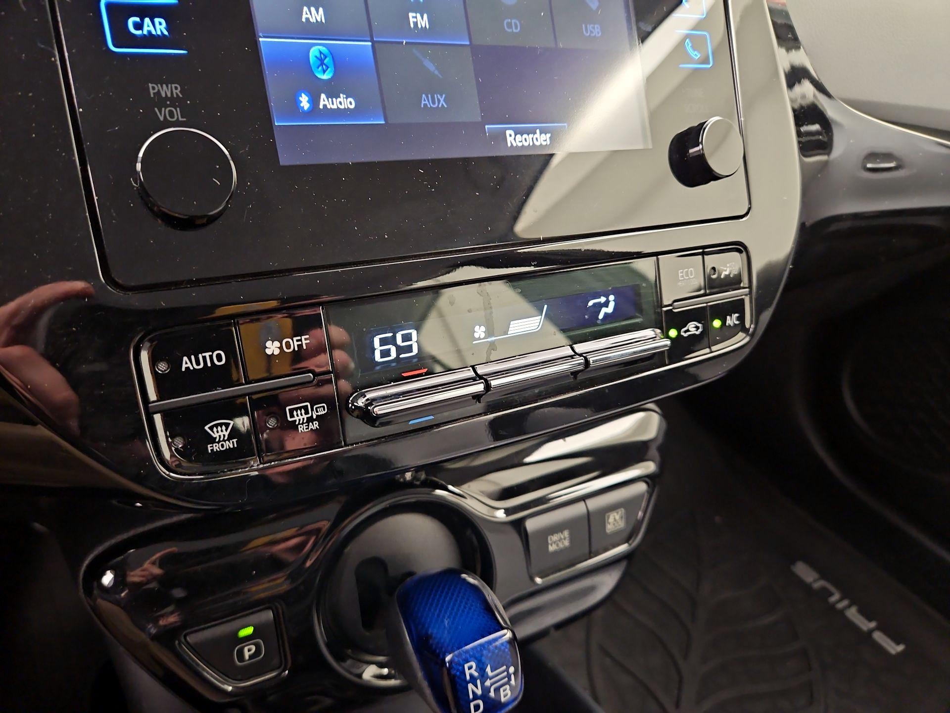 Thumbnail: 2017 Toyota Prius - 16