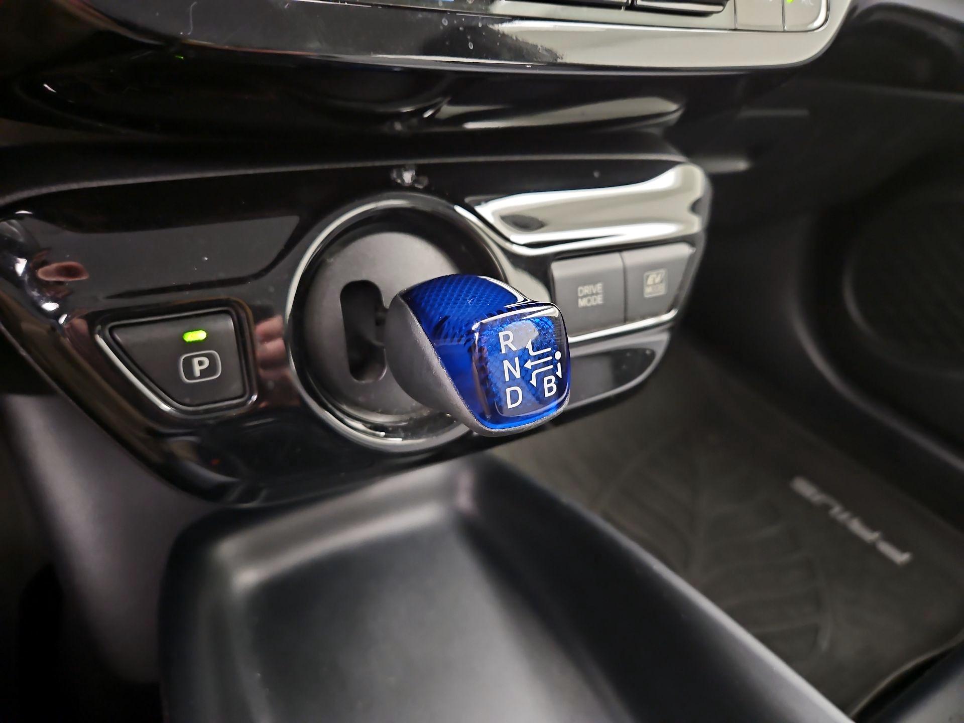 Thumbnail: 2017 Toyota Prius - 17