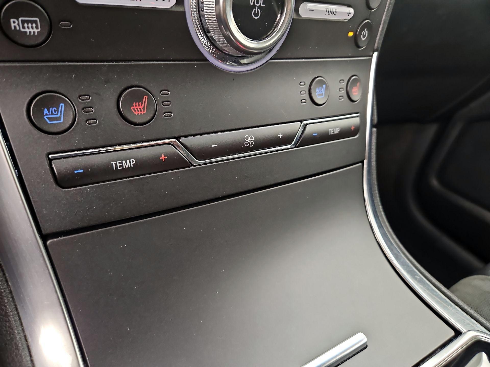 Thumbnail: 2020 Ford Edge - 16