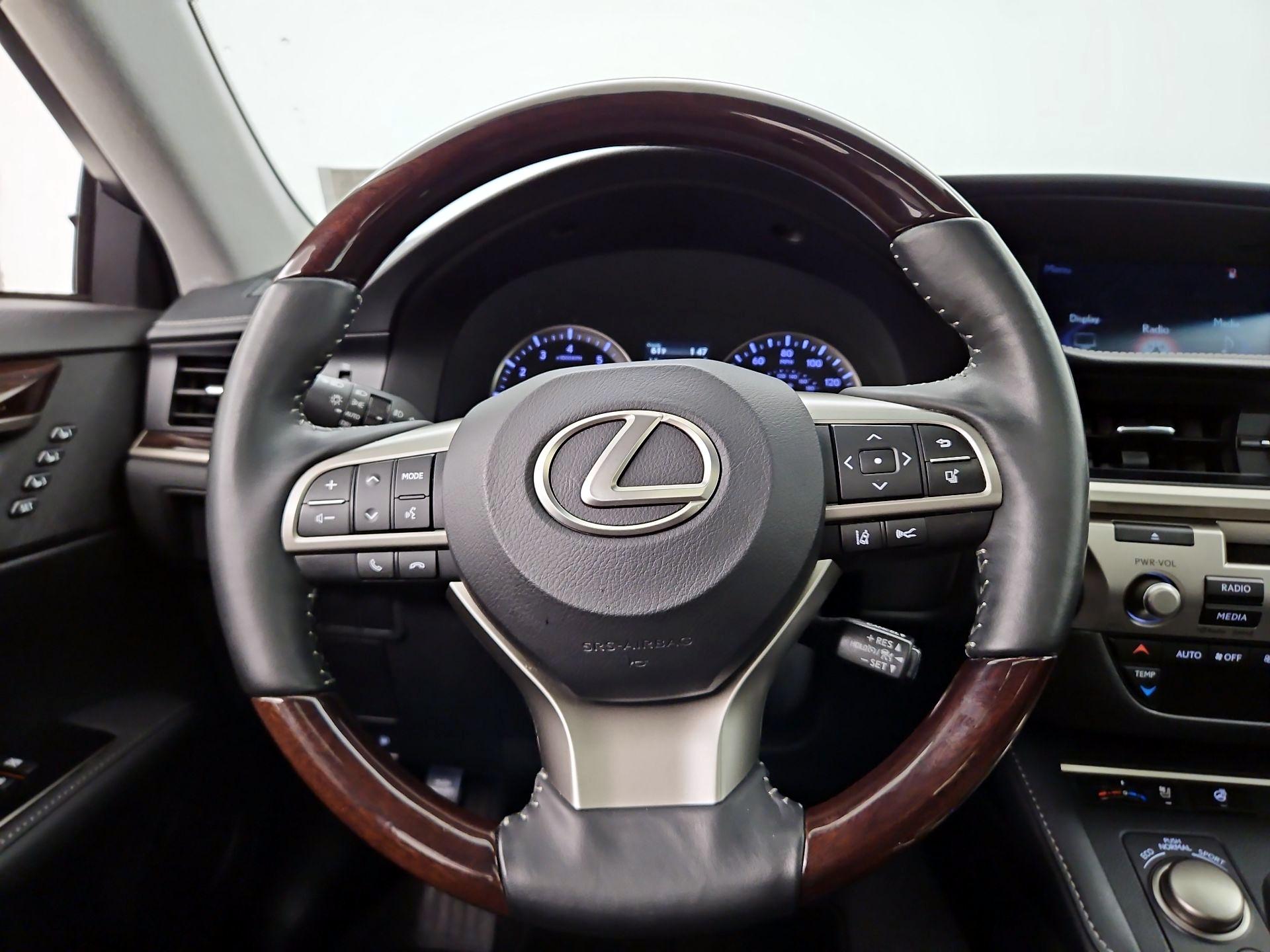 Thumbnail: 2018 Lexus ES - 10