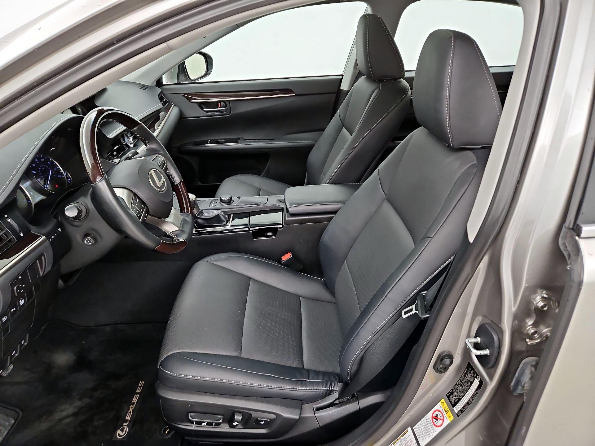 Thumbnail: 2018 Lexus ES - 11