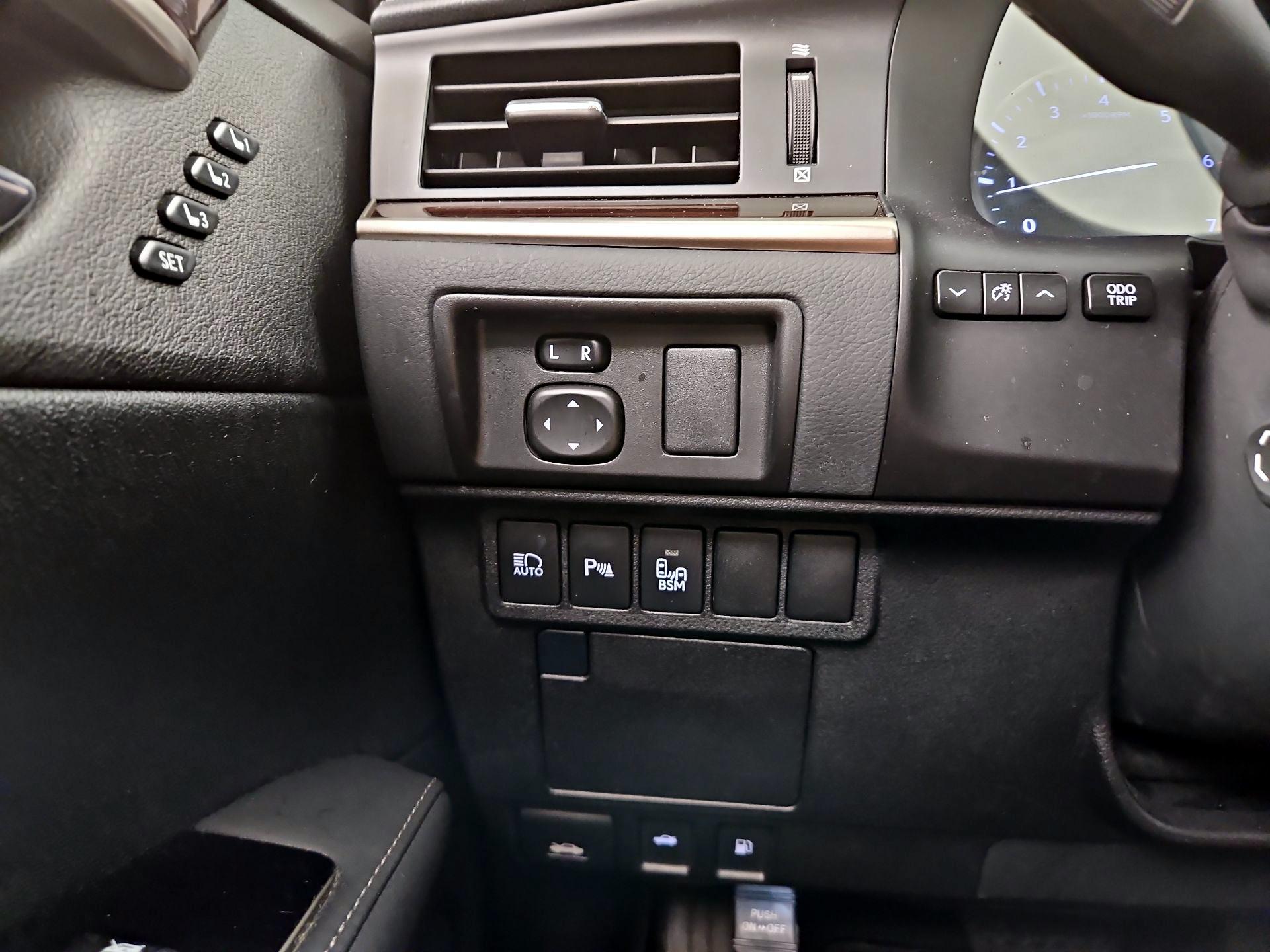 Thumbnail: 2018 Lexus ES - 13