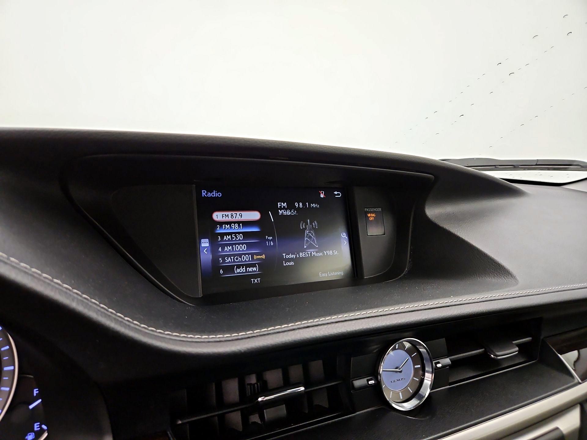 Thumbnail: 2018 Lexus ES - 16