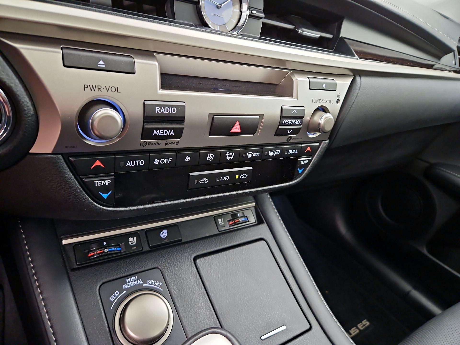 Thumbnail: 2018 Lexus ES - 17