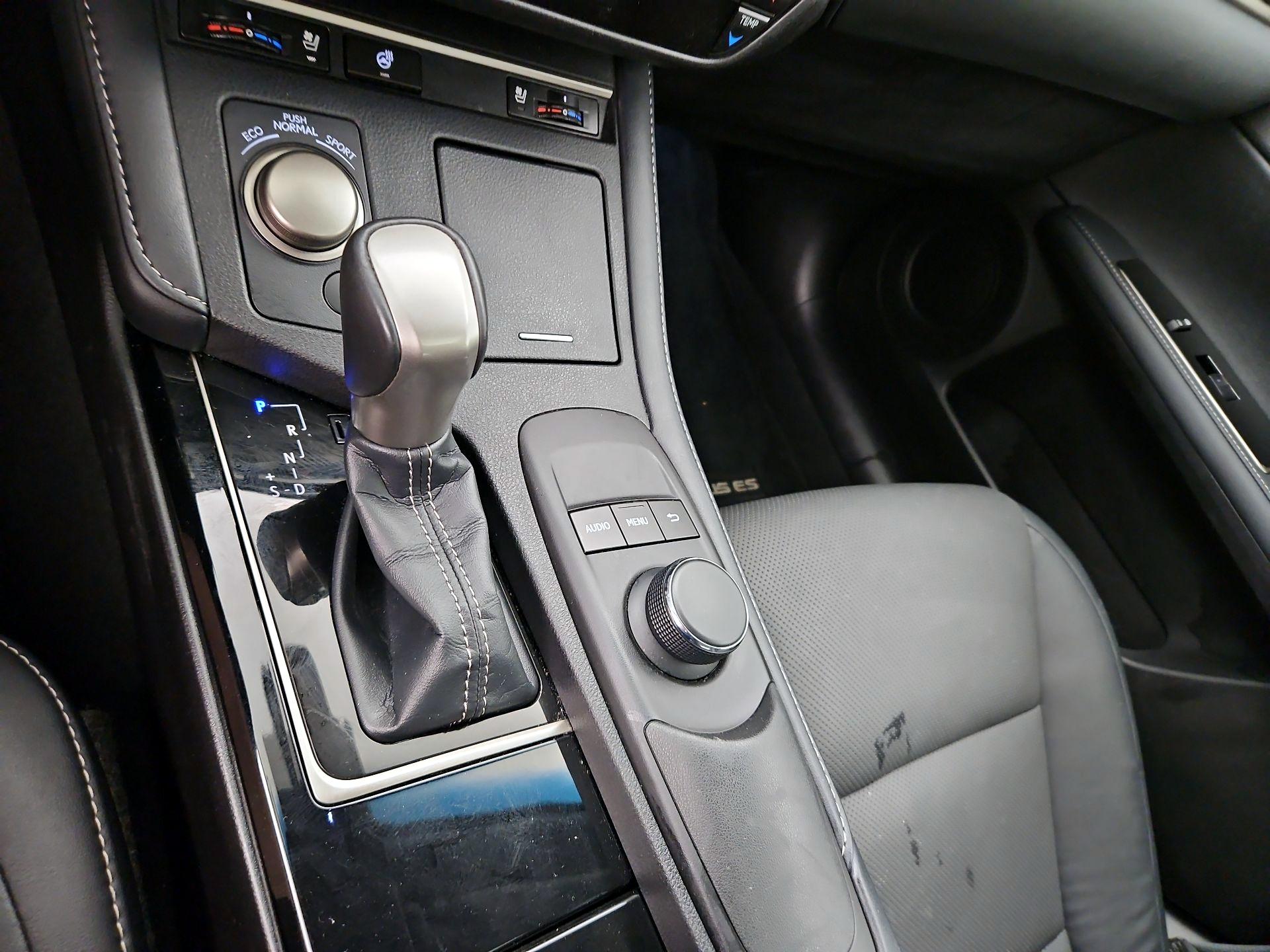 Thumbnail: 2018 Lexus ES - 18