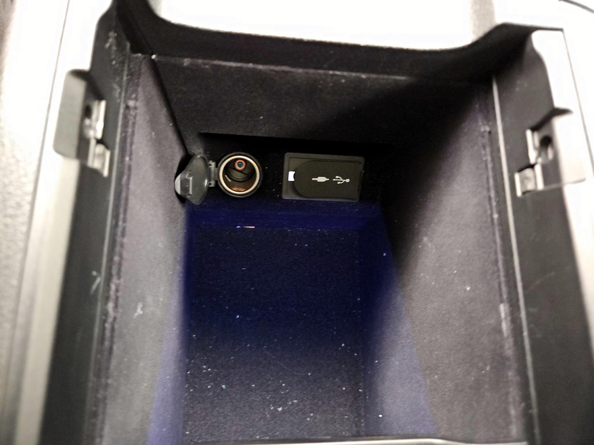 Thumbnail: 2018 Lexus ES - 19