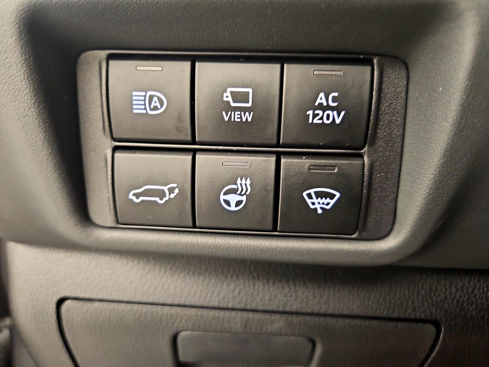 Thumbnail: 2022 Toyota Highlander - 13