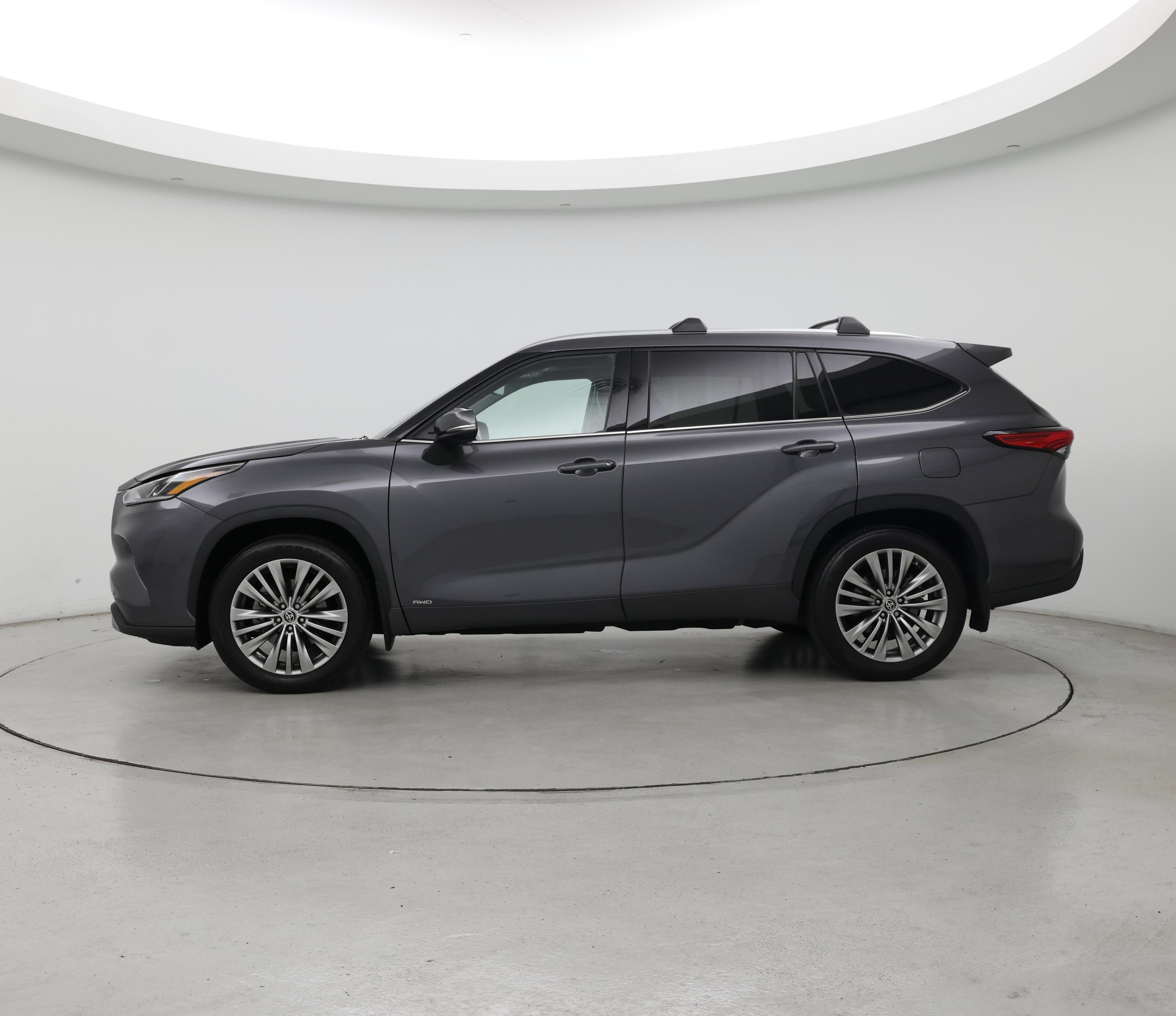 Thumbnail: 2022 Toyota Highlander - 3