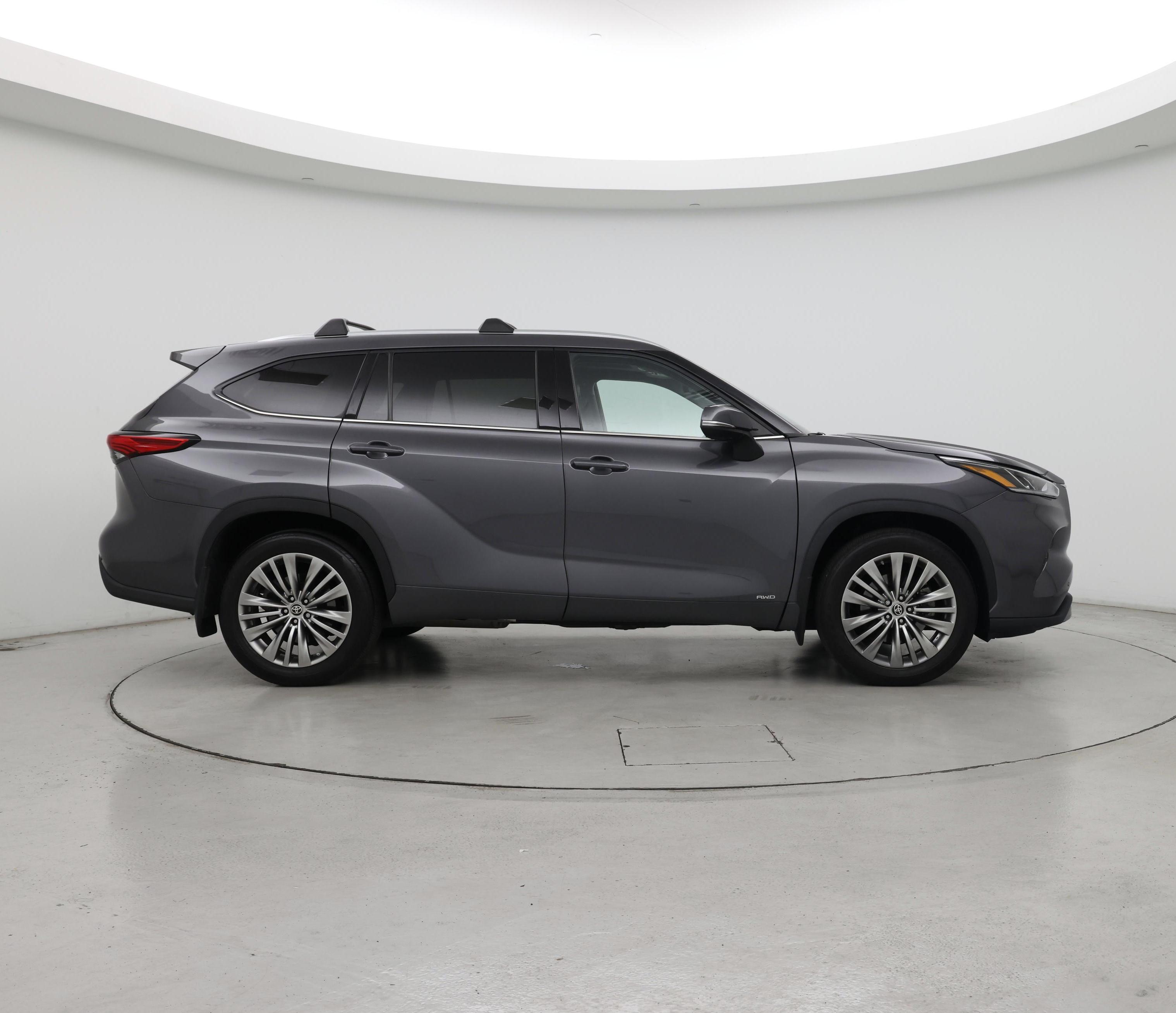 Thumbnail: 2022 Toyota Highlander - 7