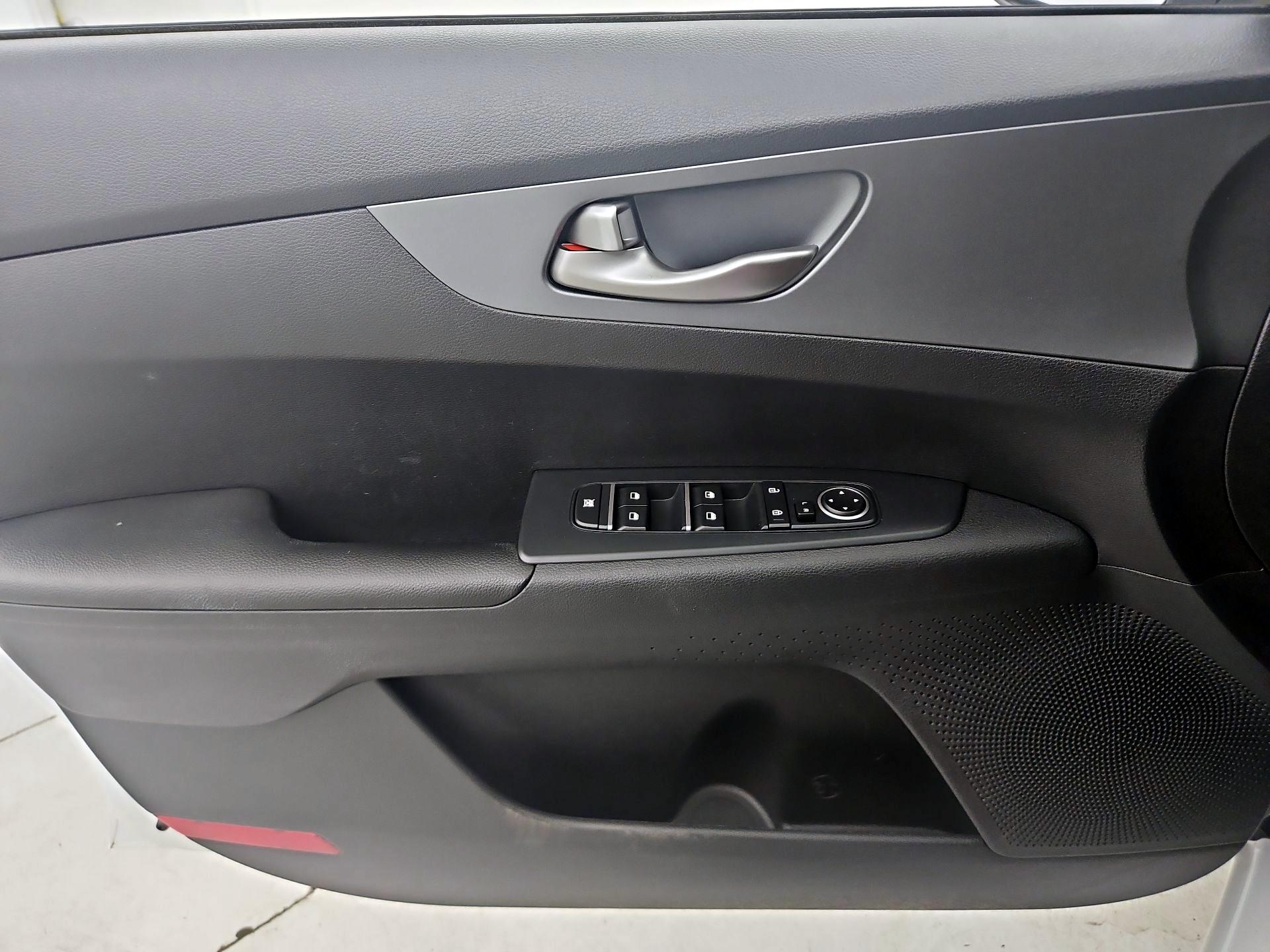 Thumbnail: 2021 Kia Forte - 12