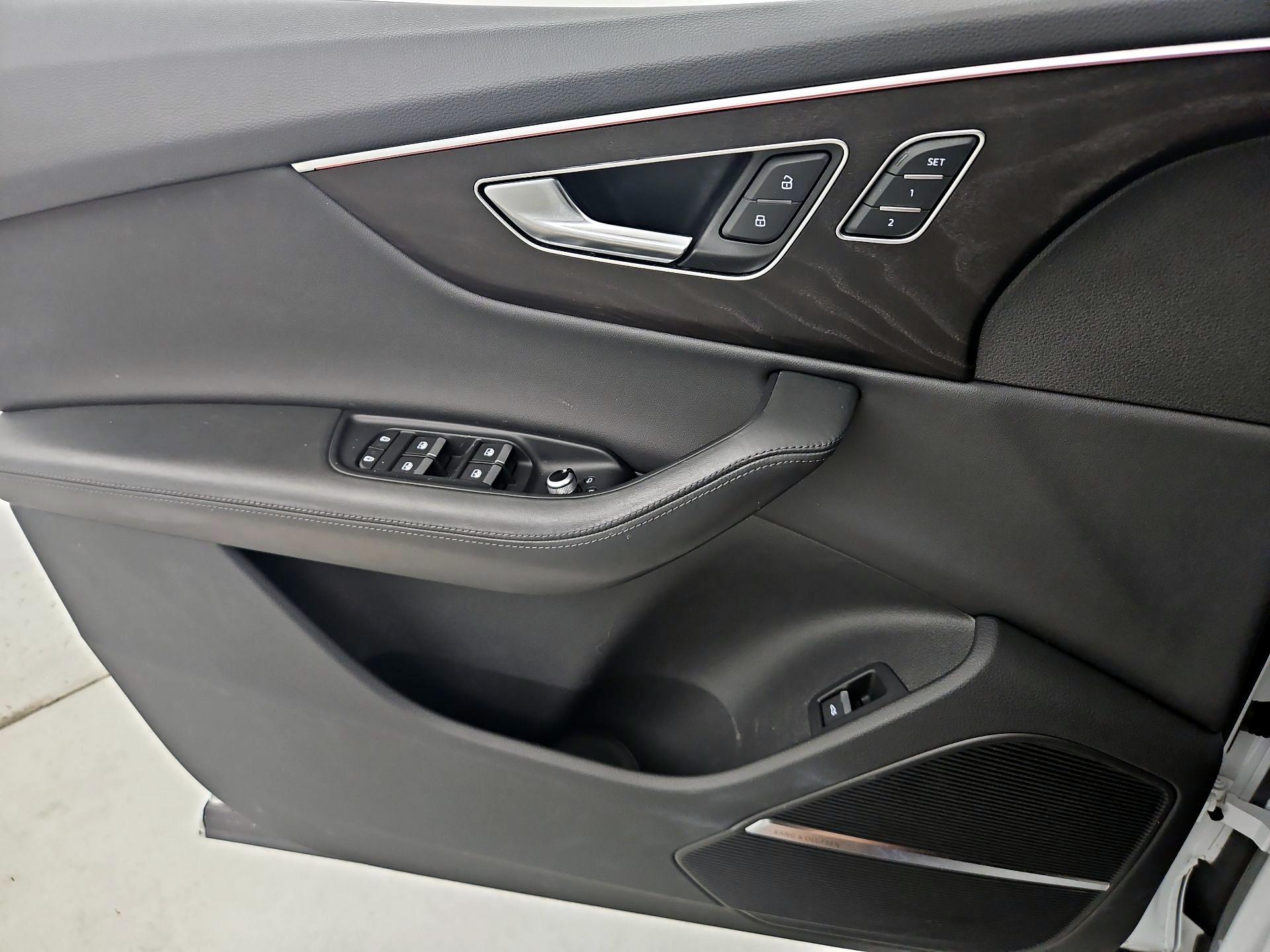 Thumbnail: 2022 Audi Q7 - 12