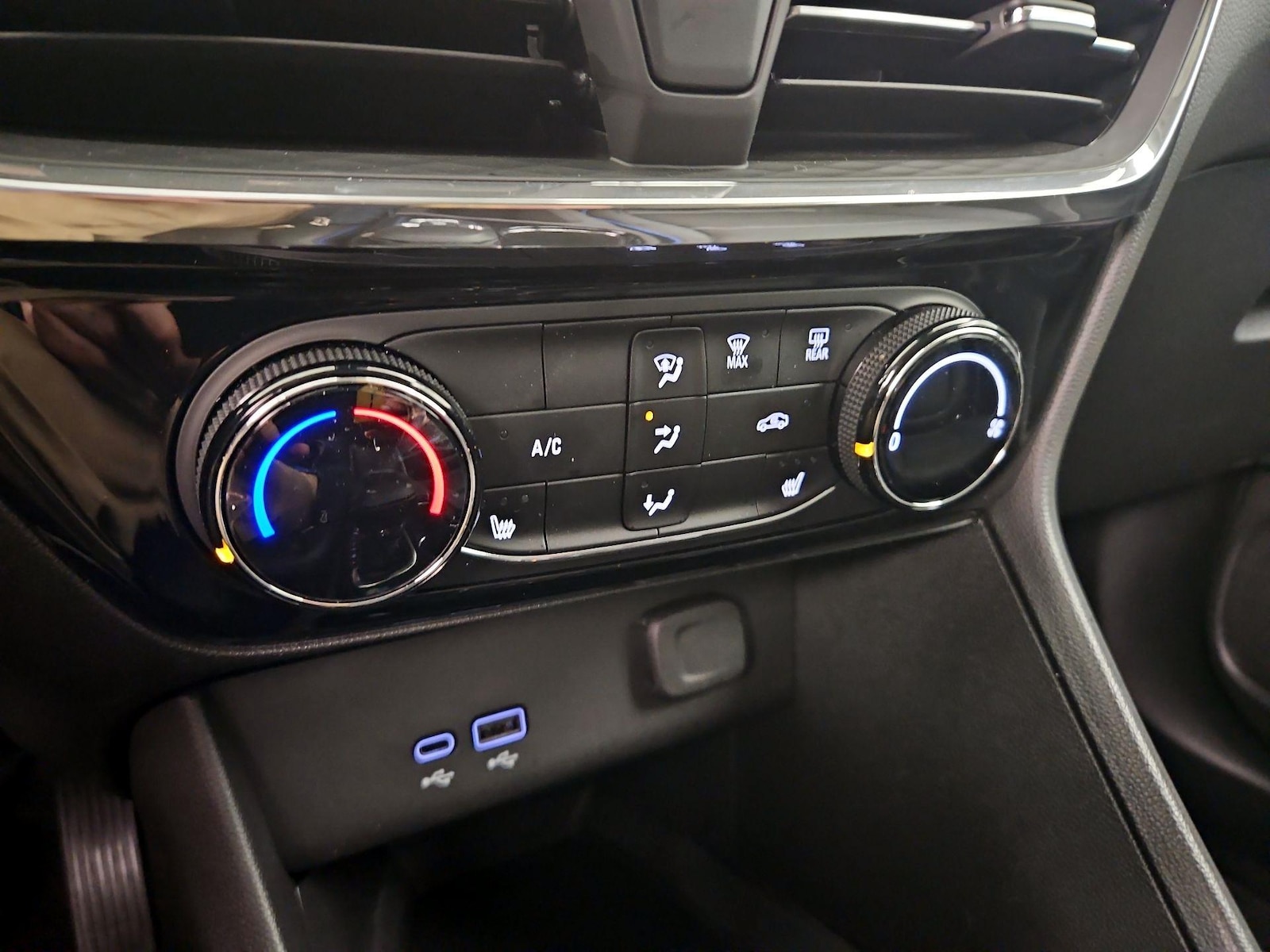 2026 Buick Encore GX Sport Touring - Photo 17