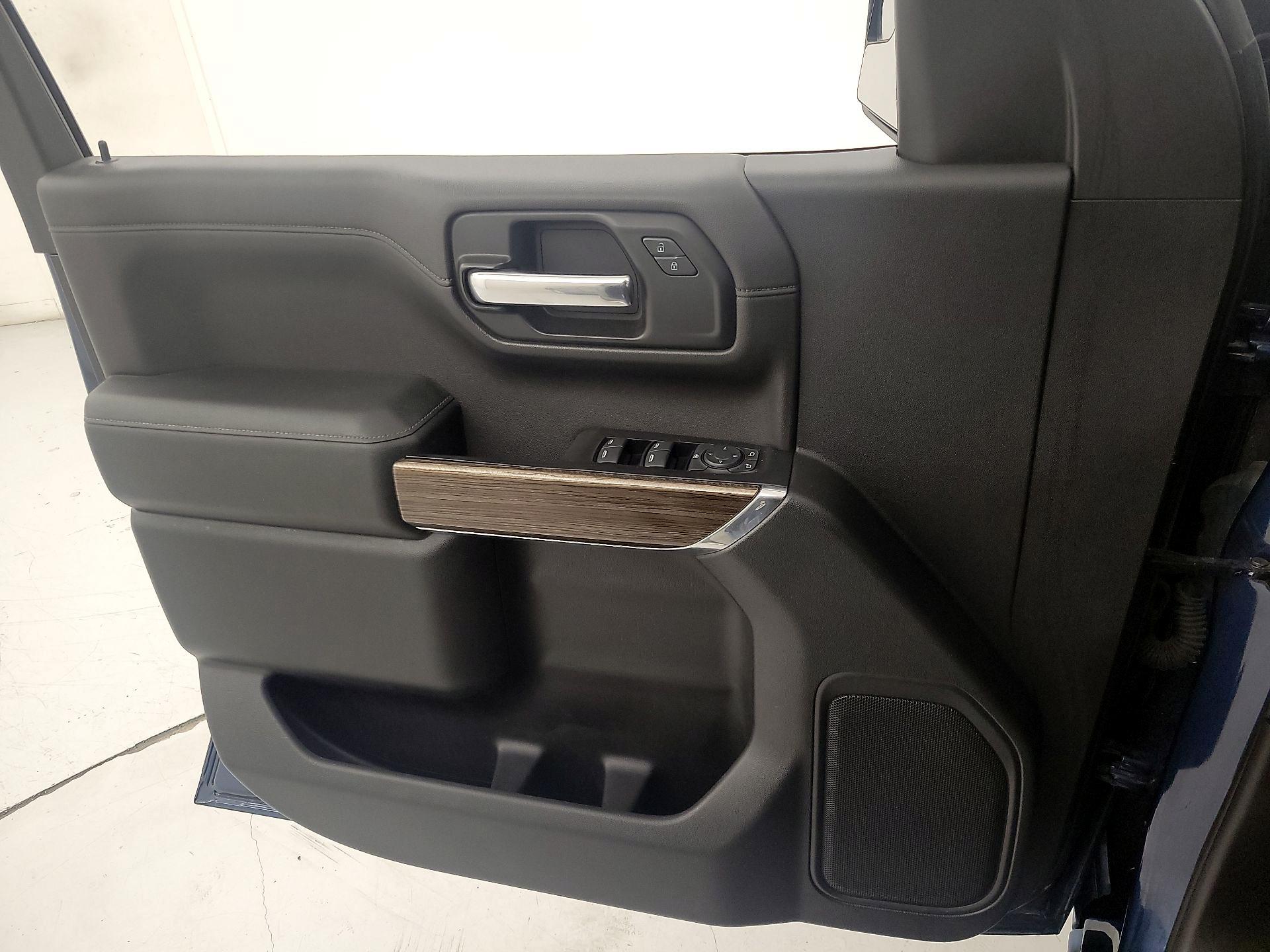 Thumbnail: 2019 Chevrolet Silverado 1500 - 12