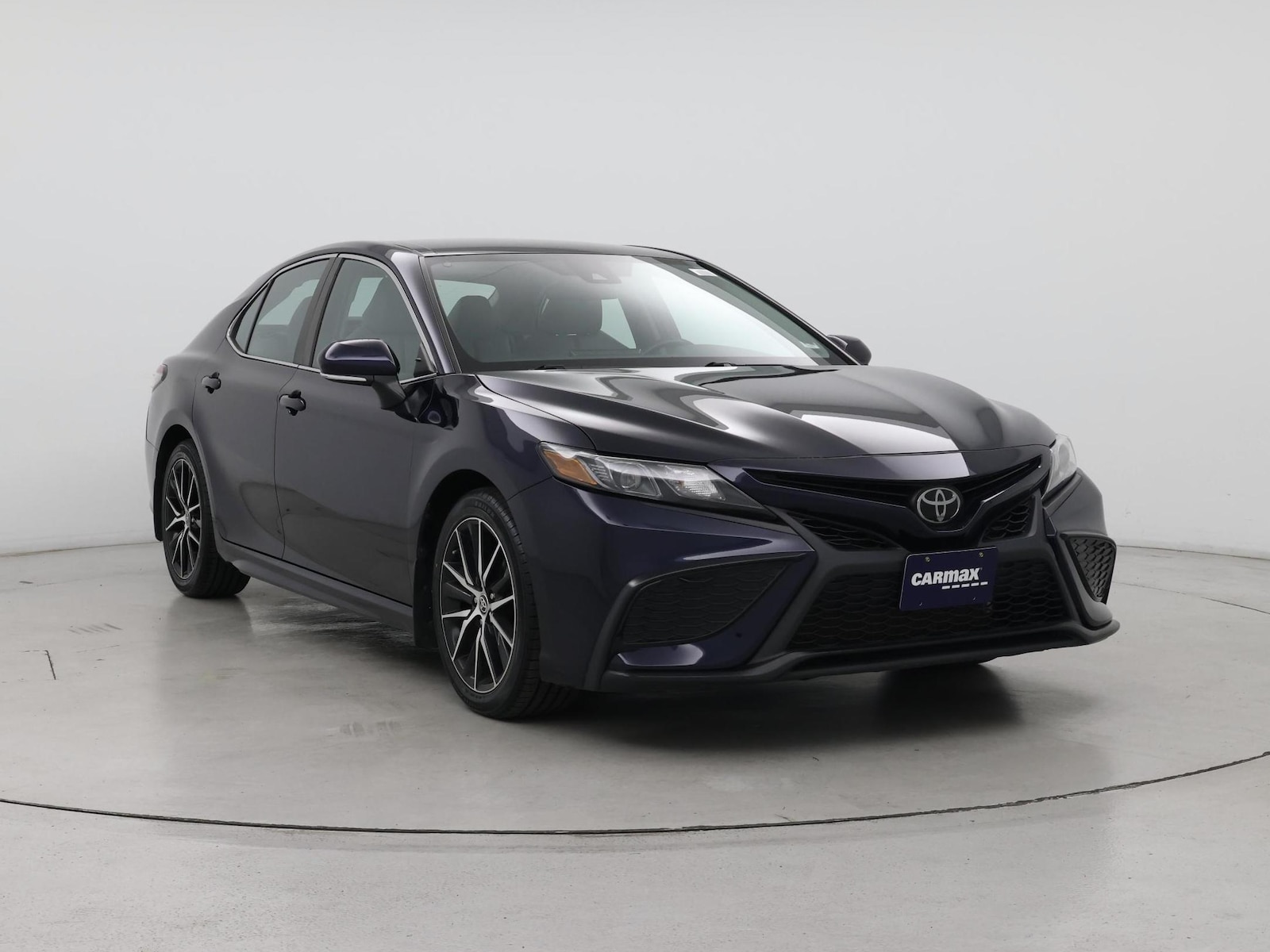 2022 Toyota Camry SE - Photo 2