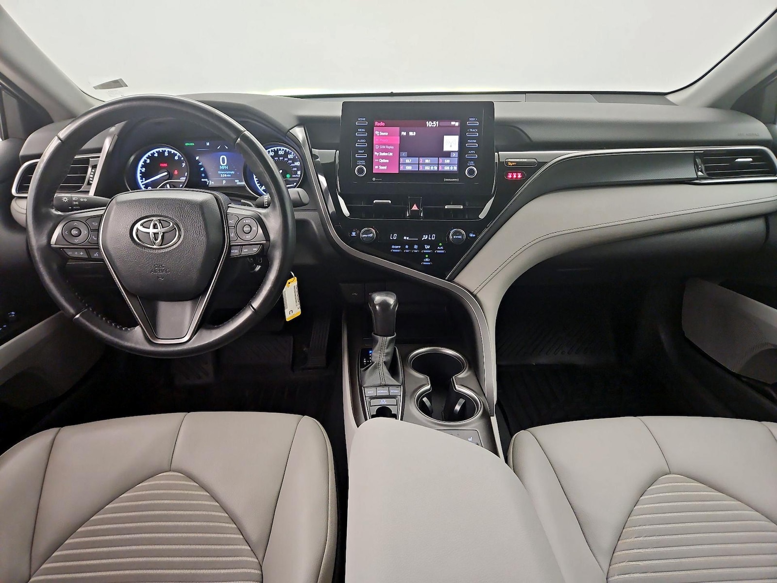2022 Toyota Camry SE - Photo 10