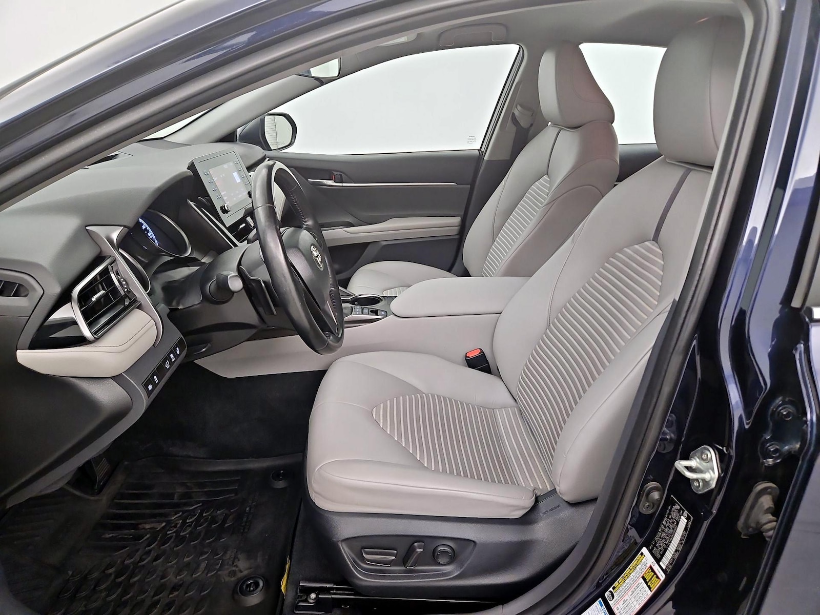2022 Toyota Camry SE - Photo 12