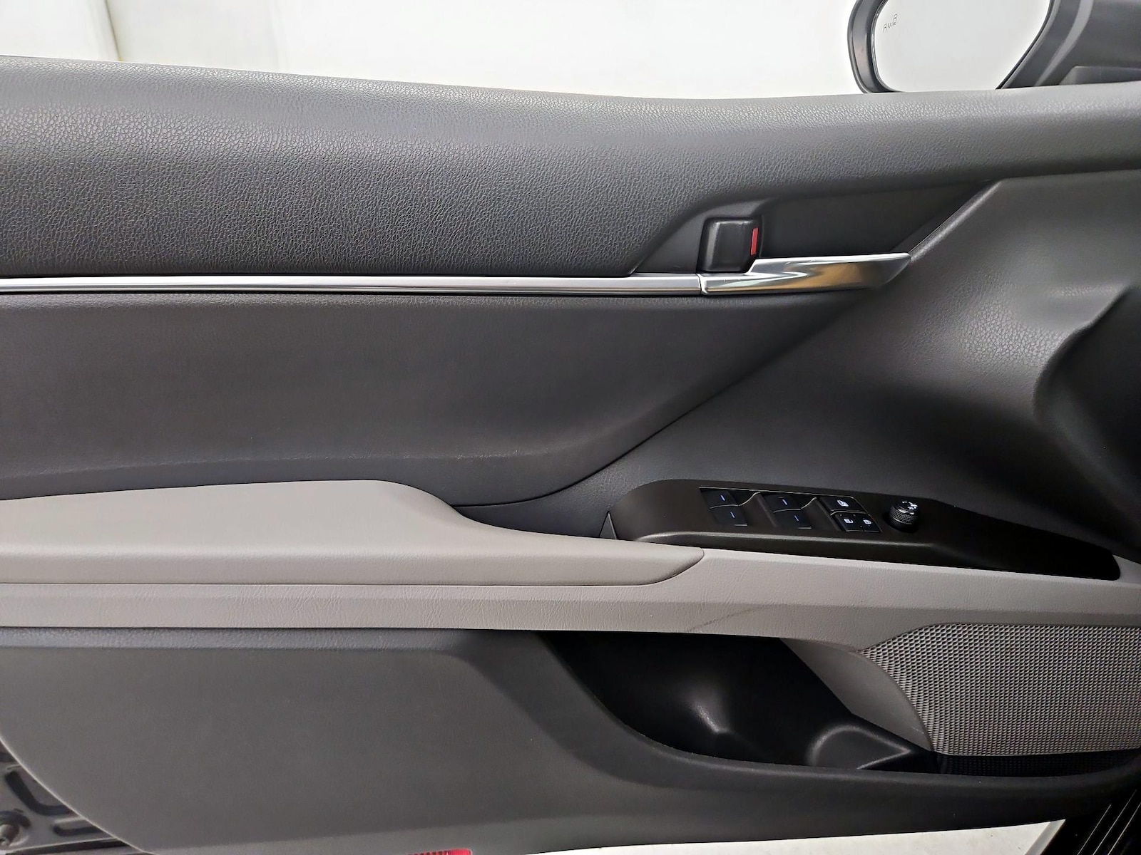 2022 Toyota Camry SE - Photo 13