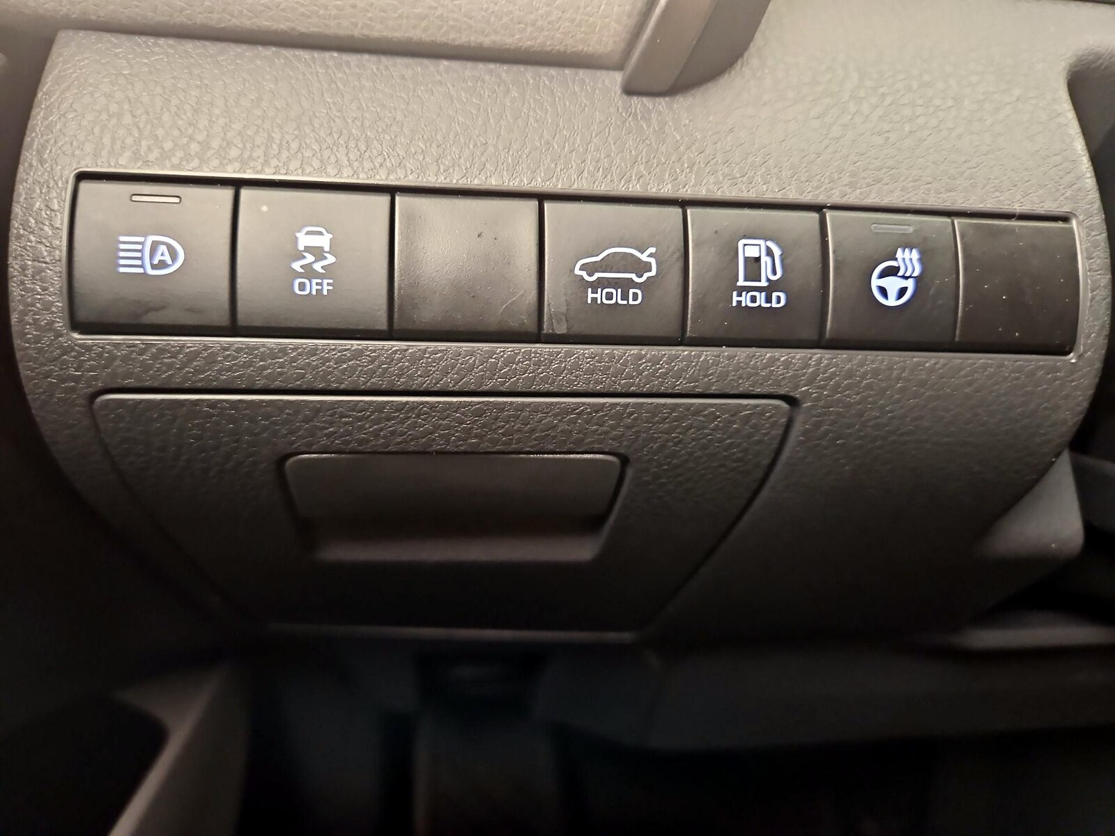 2022 Toyota Camry SE - Photo 14