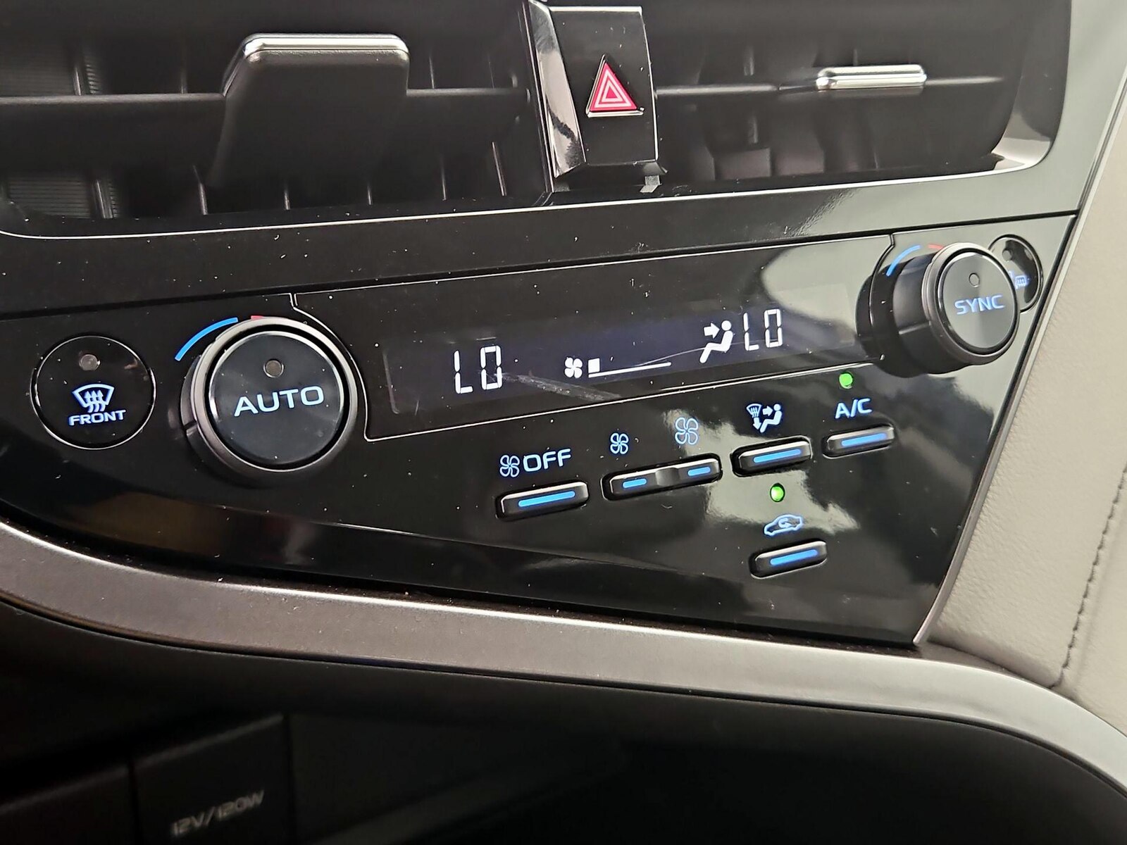 2022 Toyota Camry SE - Photo 17