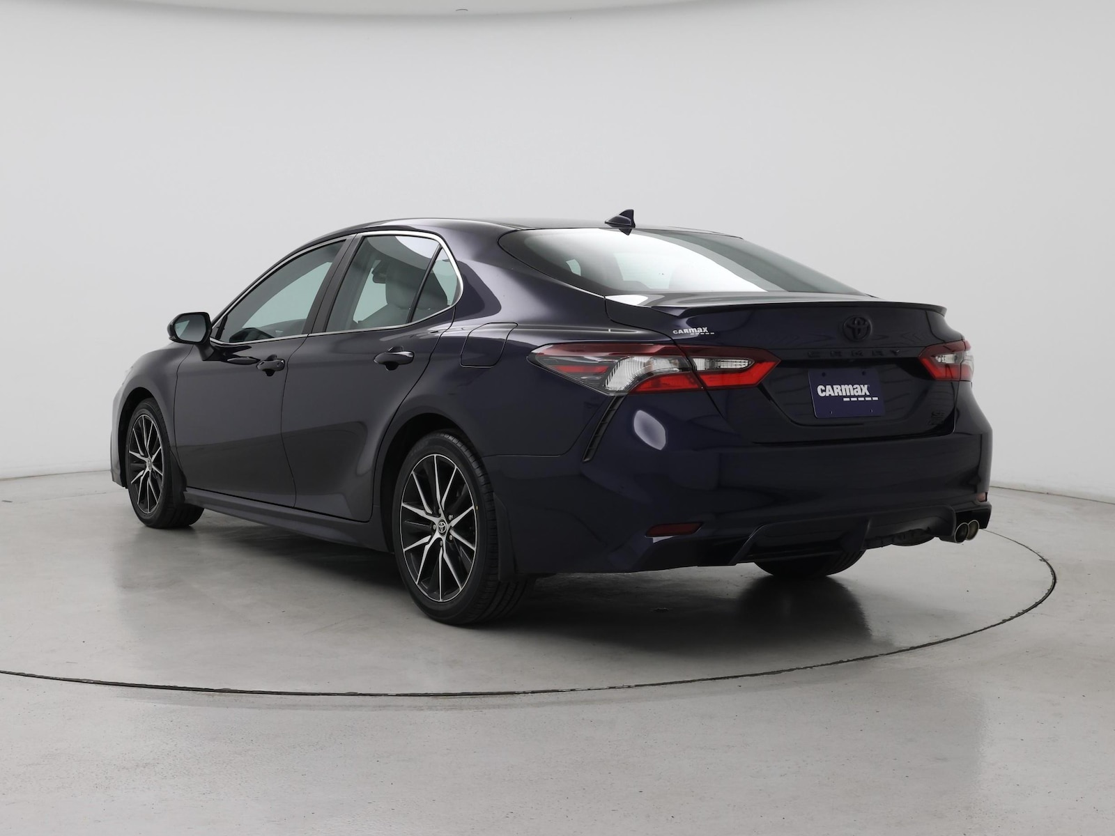 2022 Toyota Camry SE - Photo 3