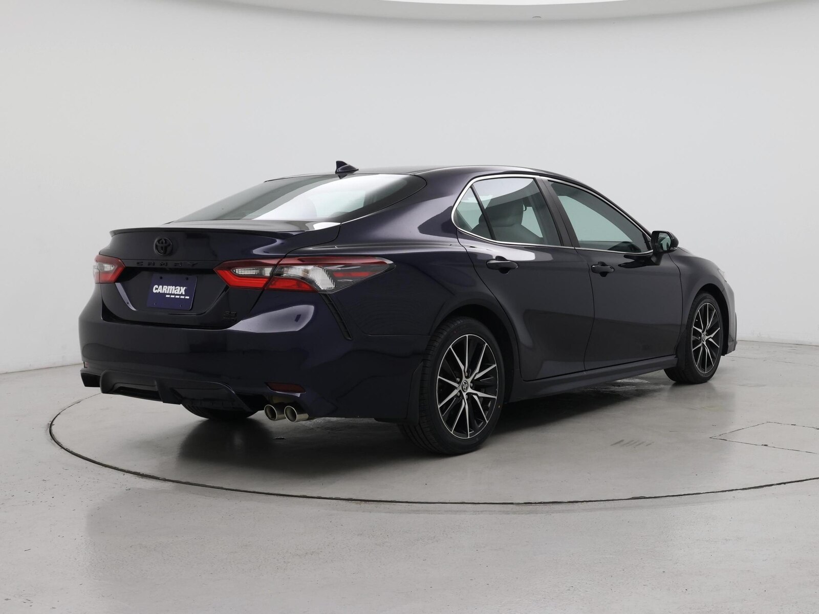 2022 Toyota Camry SE - Photo 9