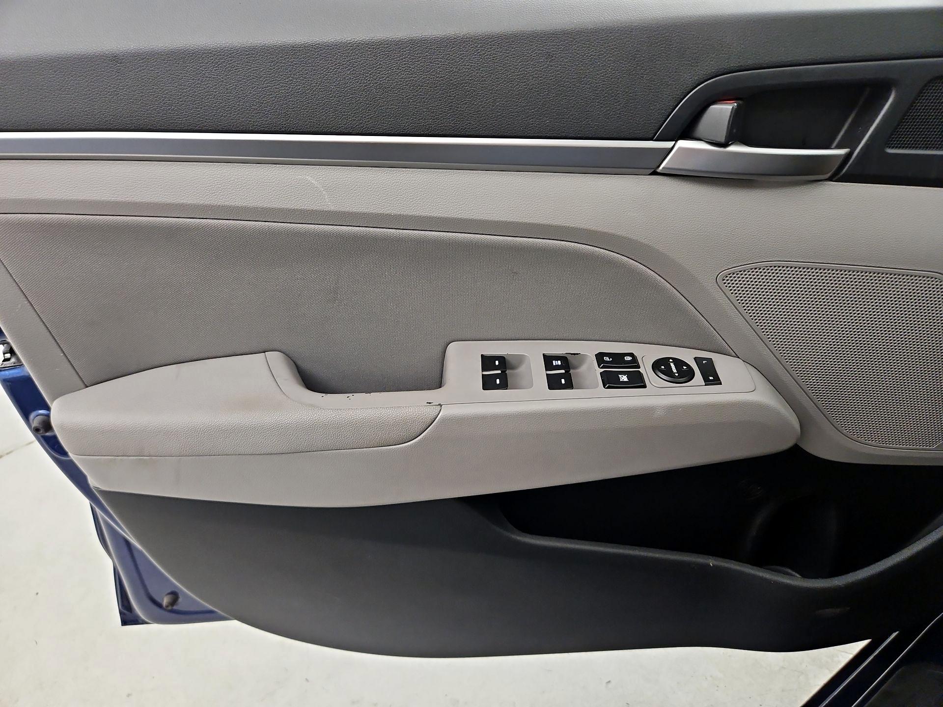 Thumbnail: 2020 Hyundai Elantra - 12