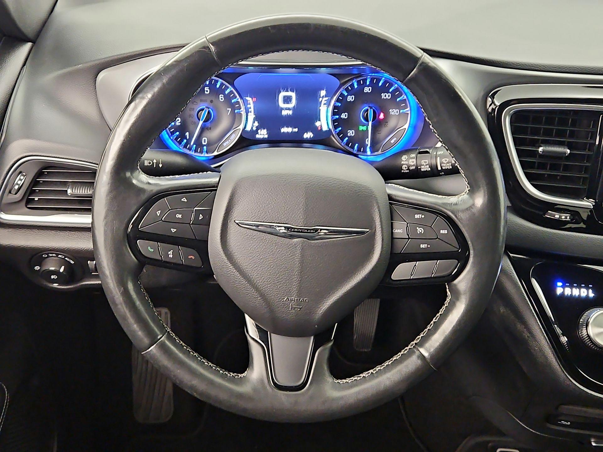 Thumbnail: 2019 Chrysler Pacifica - 10