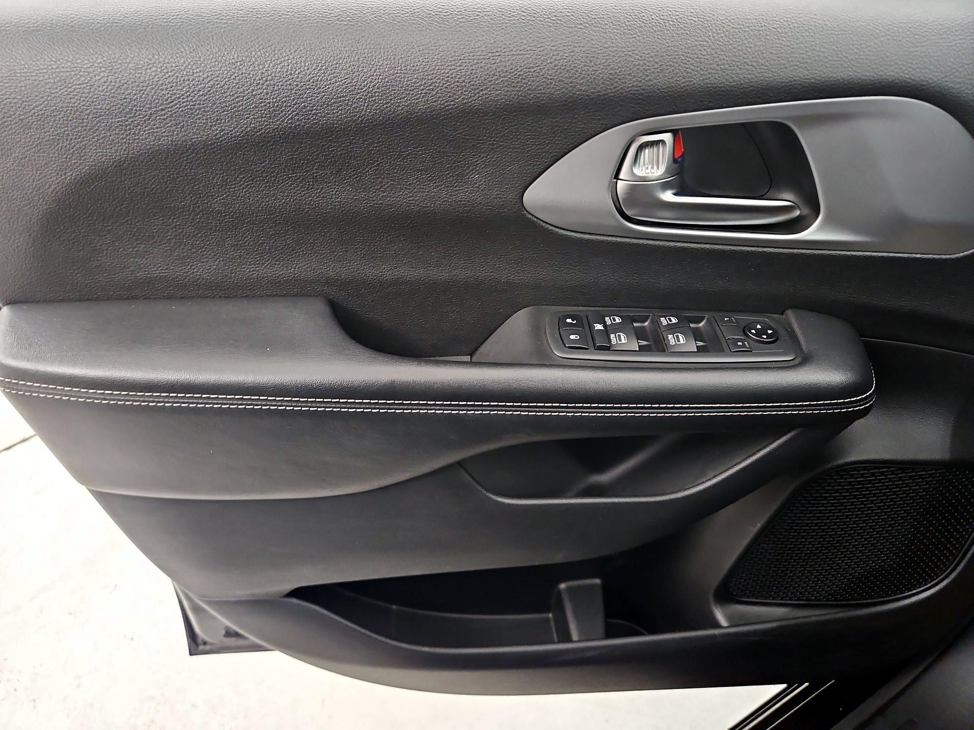 Thumbnail: 2019 Chrysler Pacifica - 12