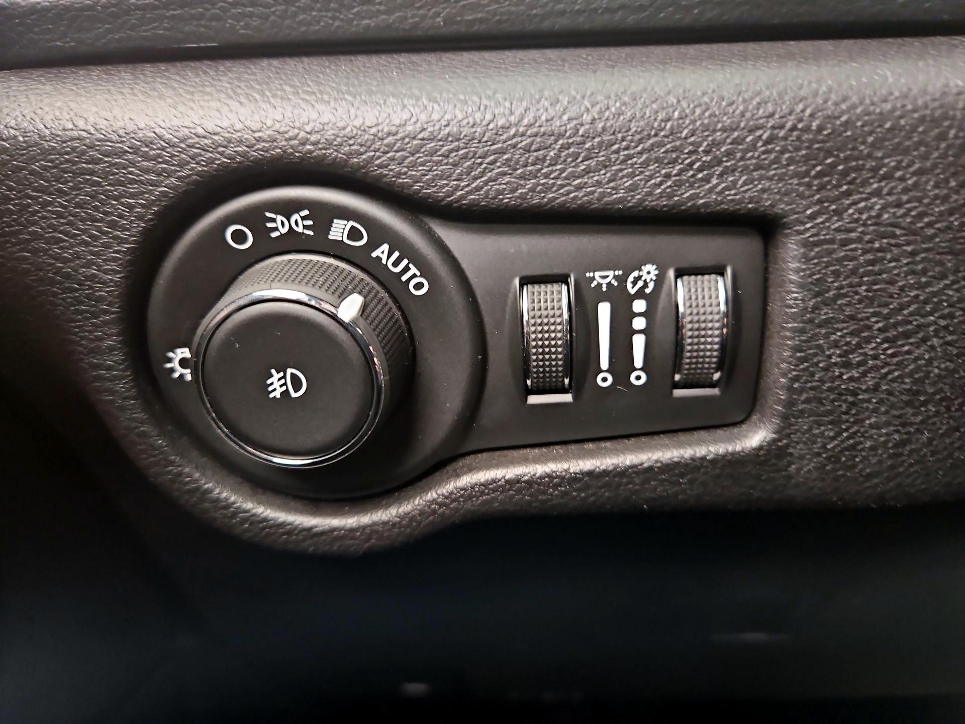 Thumbnail: 2019 Chrysler Pacifica - 13