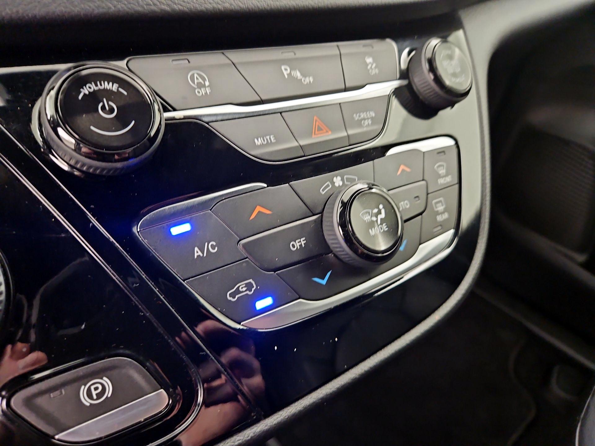 Thumbnail: 2019 Chrysler Pacifica - 16