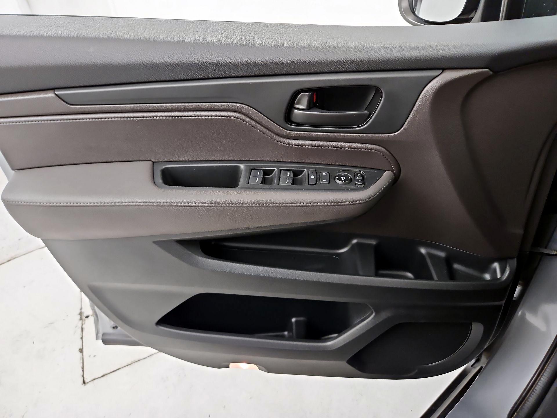 Thumbnail: 2018 Honda Odyssey - 12
