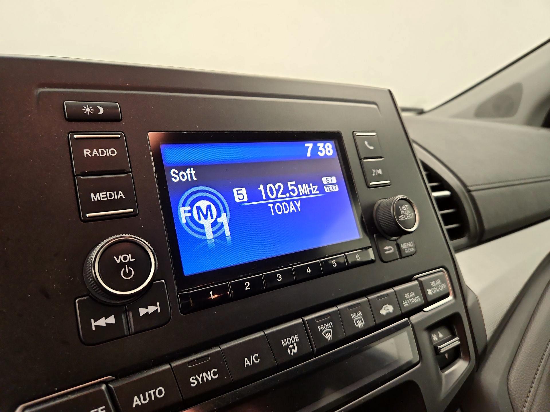 Thumbnail: 2018 Honda Odyssey - 15