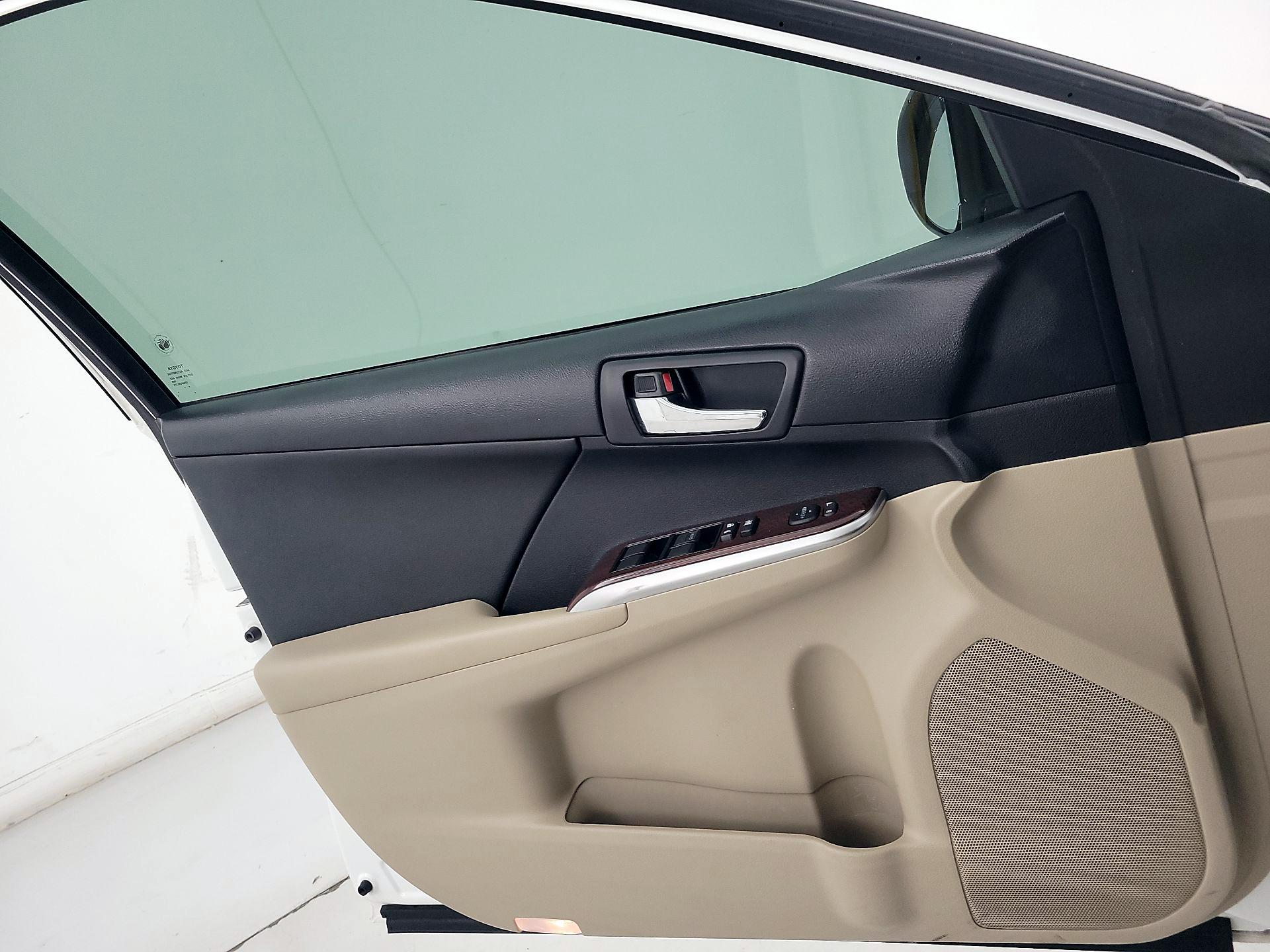 Thumbnail: 2014 Toyota Camry - 12