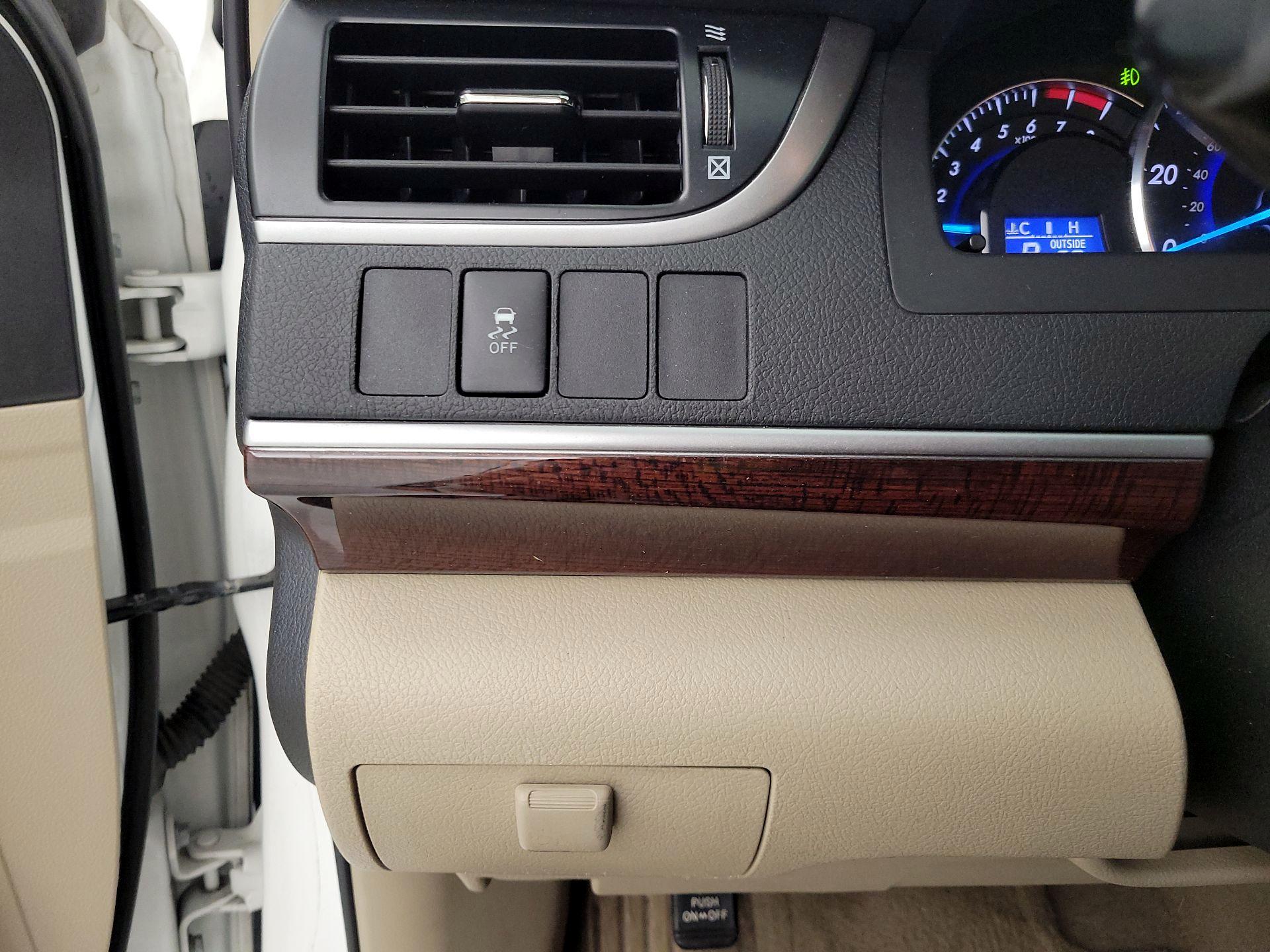 Thumbnail: 2014 Toyota Camry - 13