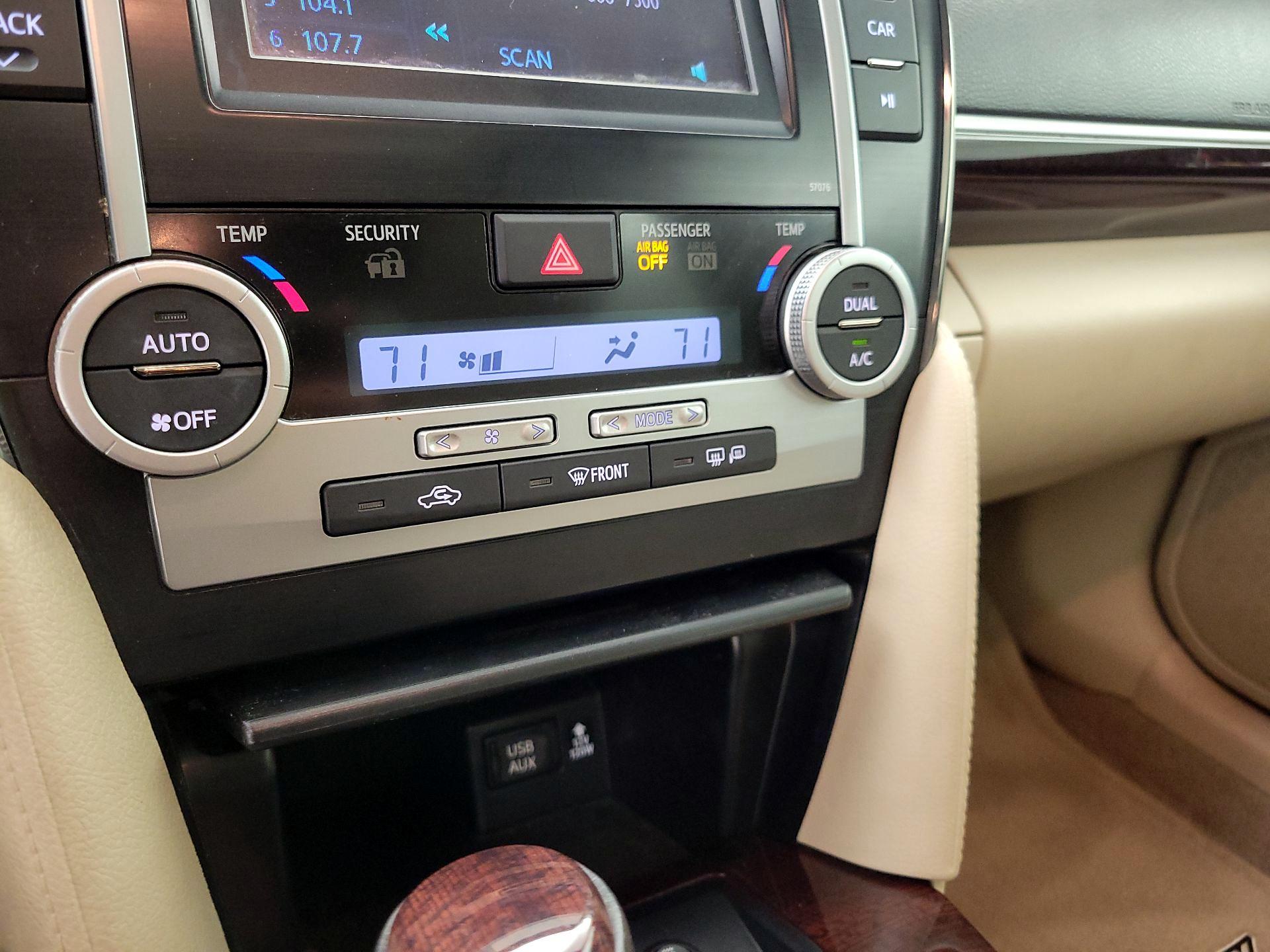 Thumbnail: 2014 Toyota Camry - 15