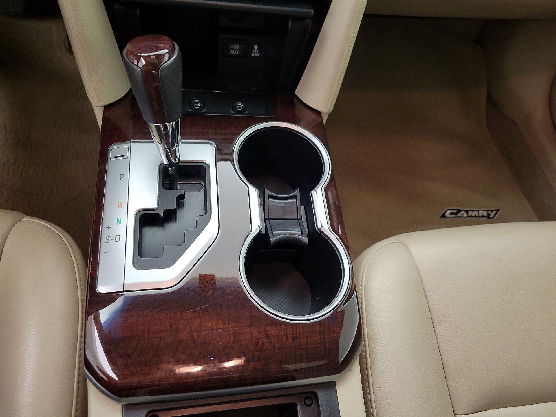 Thumbnail: 2014 Toyota Camry - 16