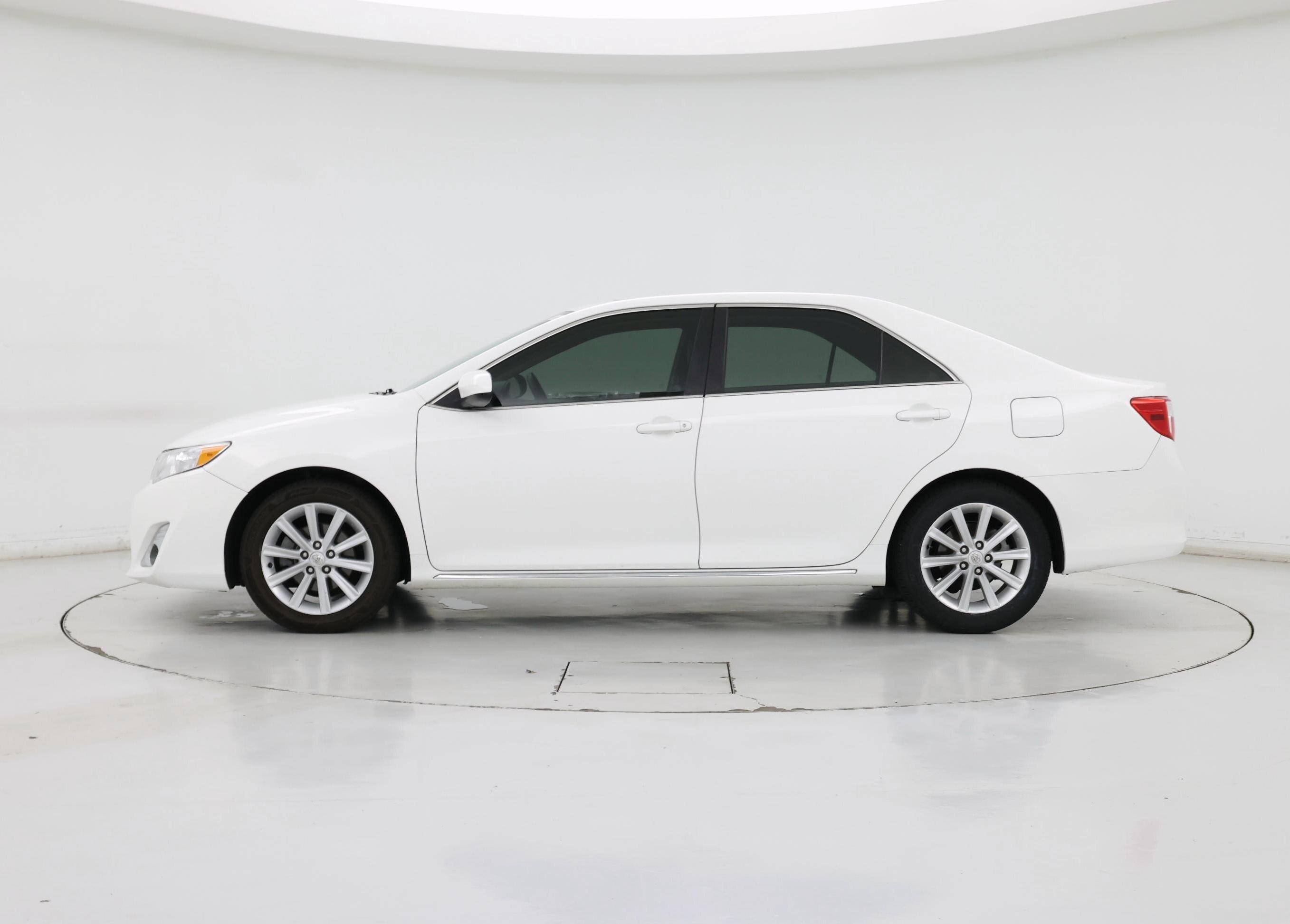 Thumbnail: 2014 Toyota Camry - 3