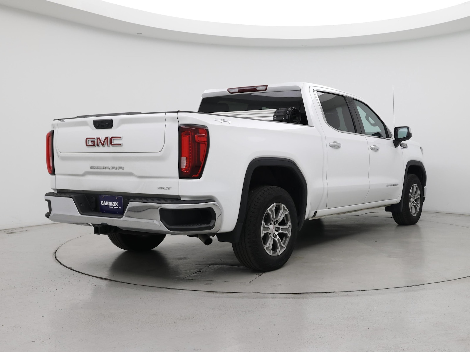 2024 GMC Sierra 1500 SLT - Photo 9