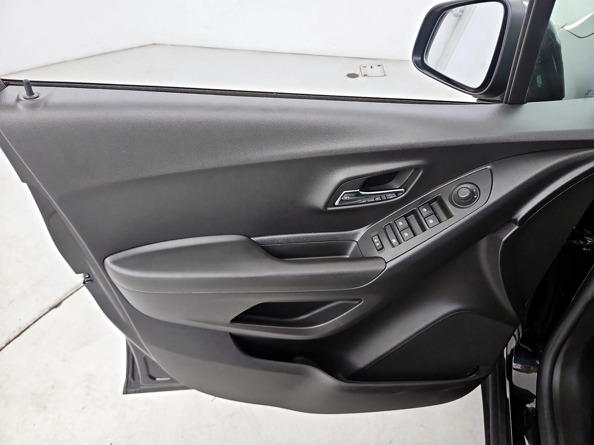 Thumbnail: 2020 Chevrolet Trax - 12