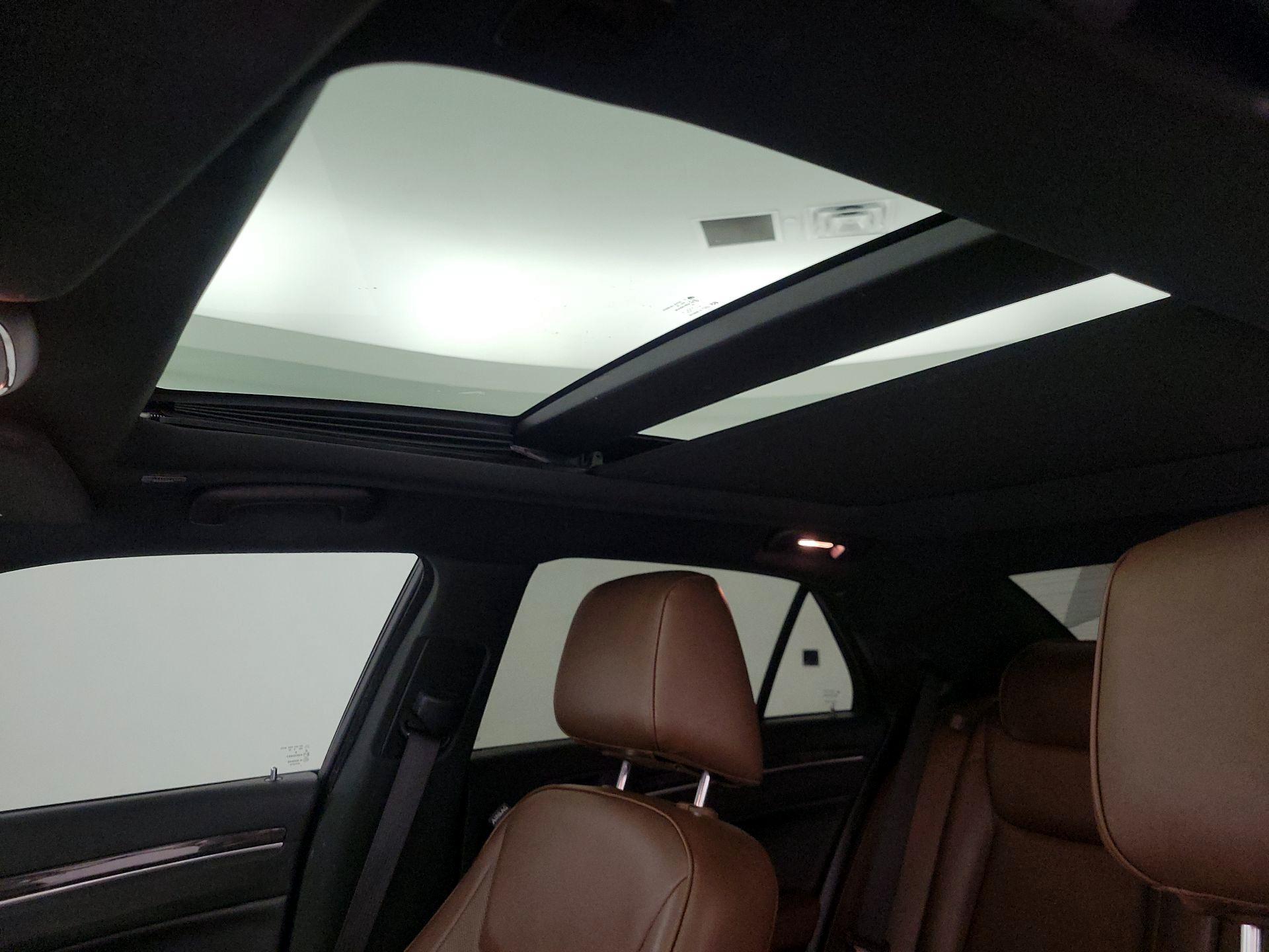 Thumbnail: 2019 Chrysler 300 - 18