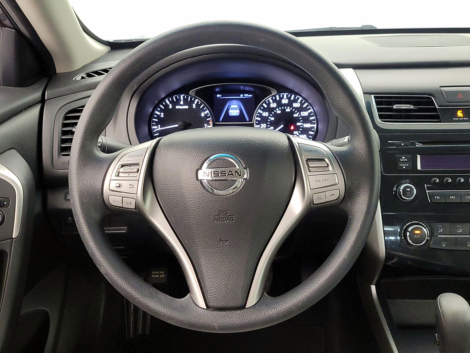 Thumbnail: 2015 Nissan Altima - 10