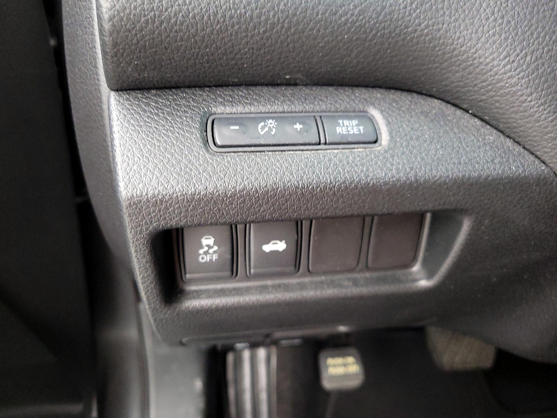 Thumbnail: 2015 Nissan Altima - 13