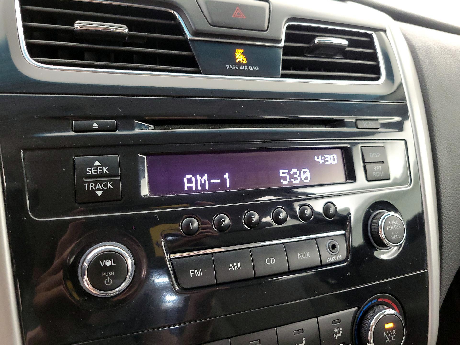 Thumbnail: 2015 Nissan Altima - 14