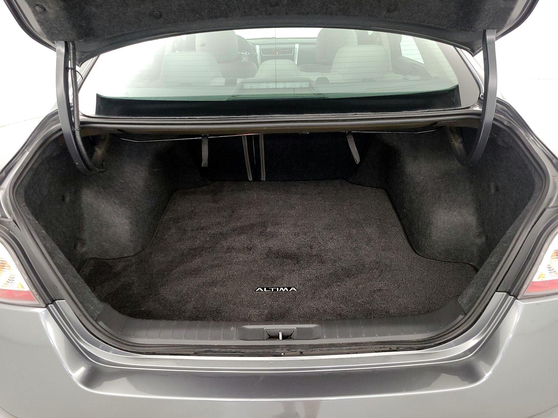 Thumbnail: 2015 Nissan Altima - 18