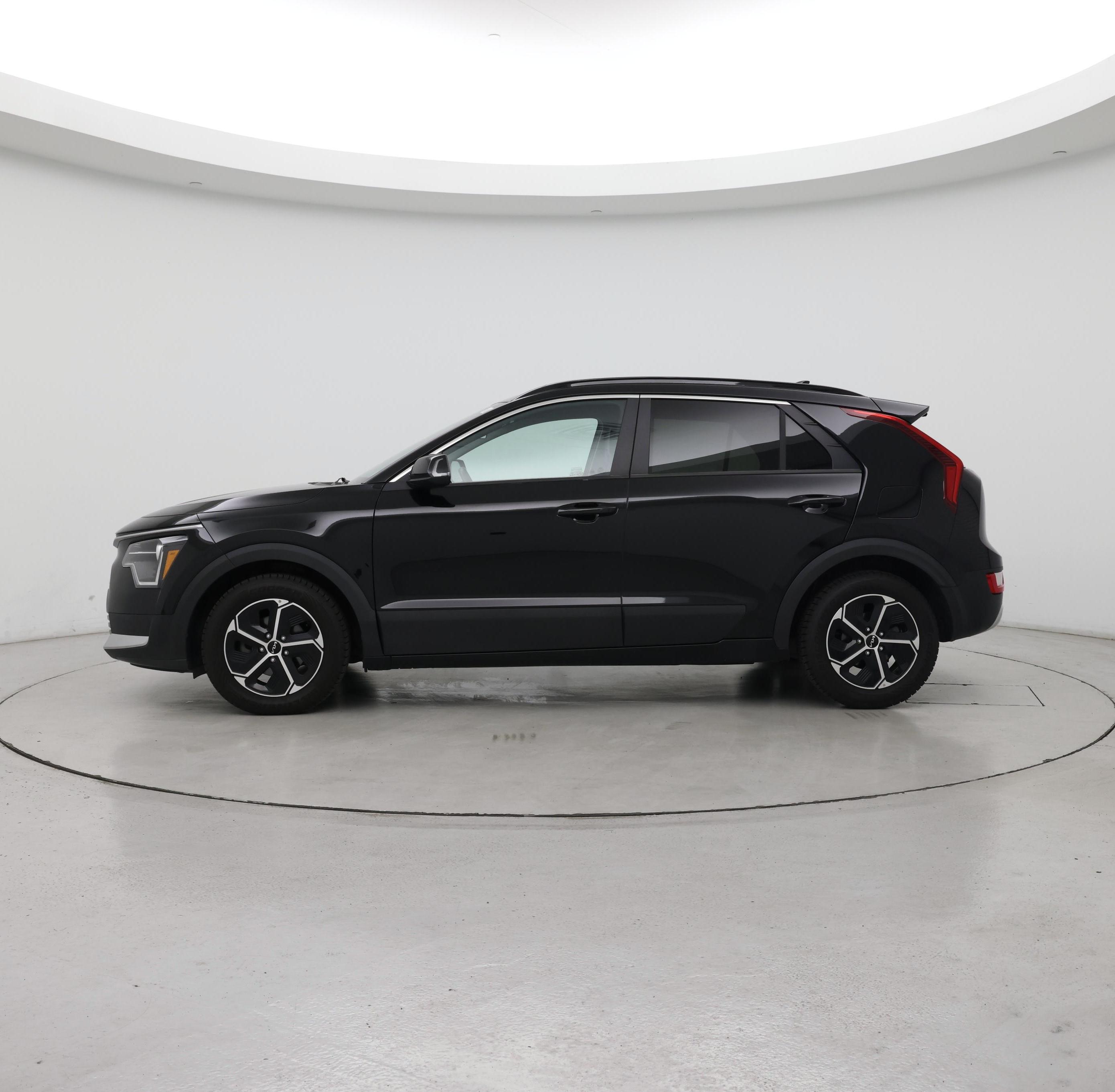 Thumbnail: 2023 Kia Niro - 3