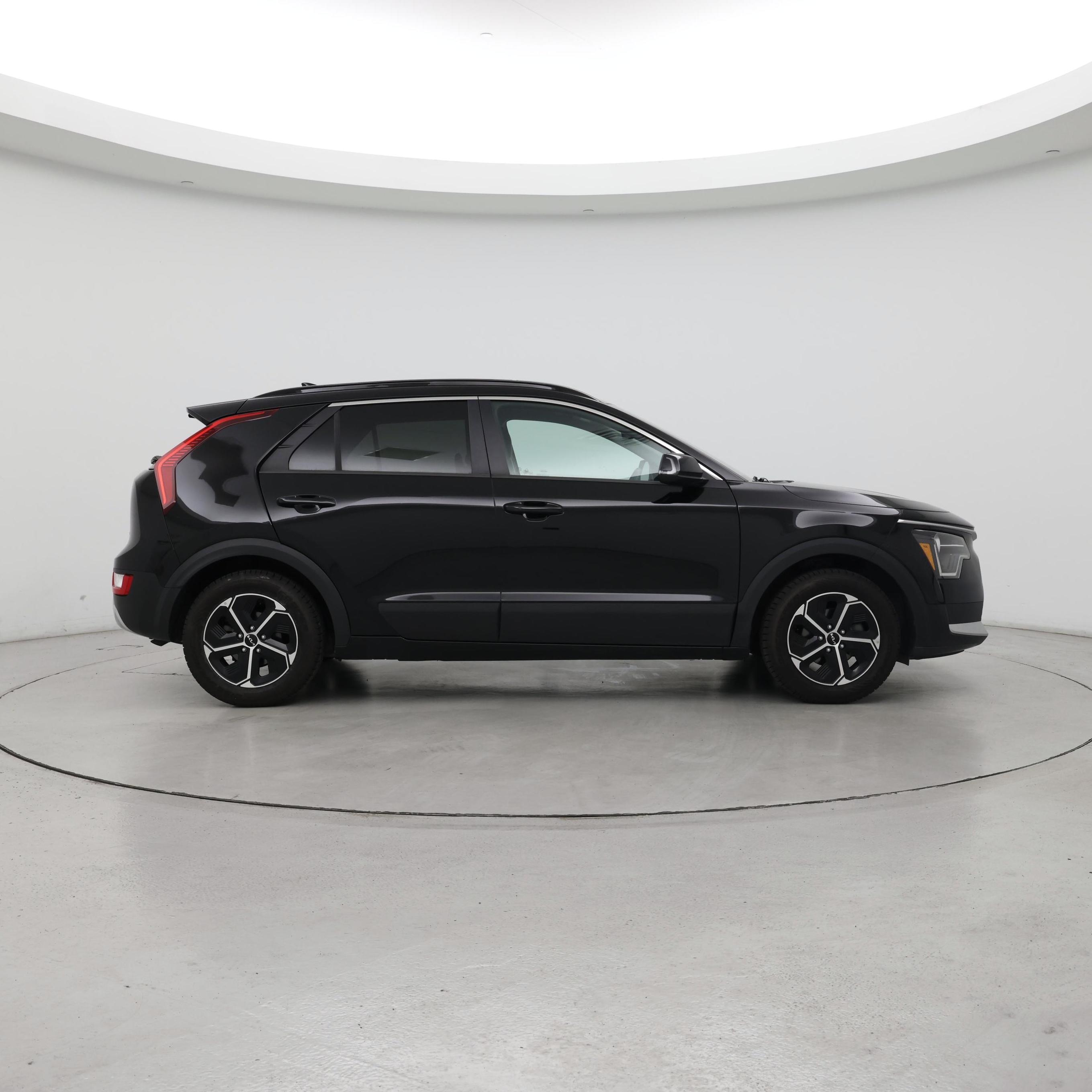 Thumbnail: 2023 Kia Niro - 7
