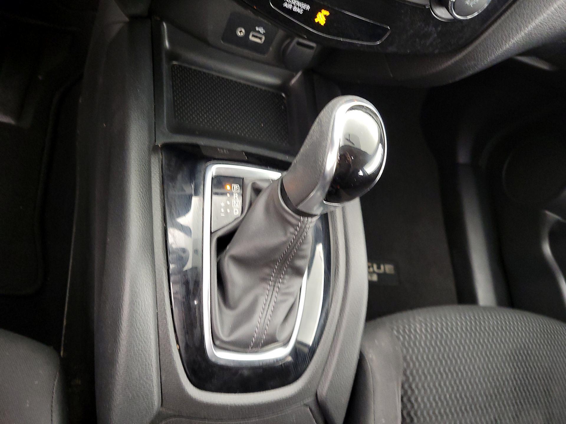 Thumbnail: 2019 Nissan Rogue Sport - 17